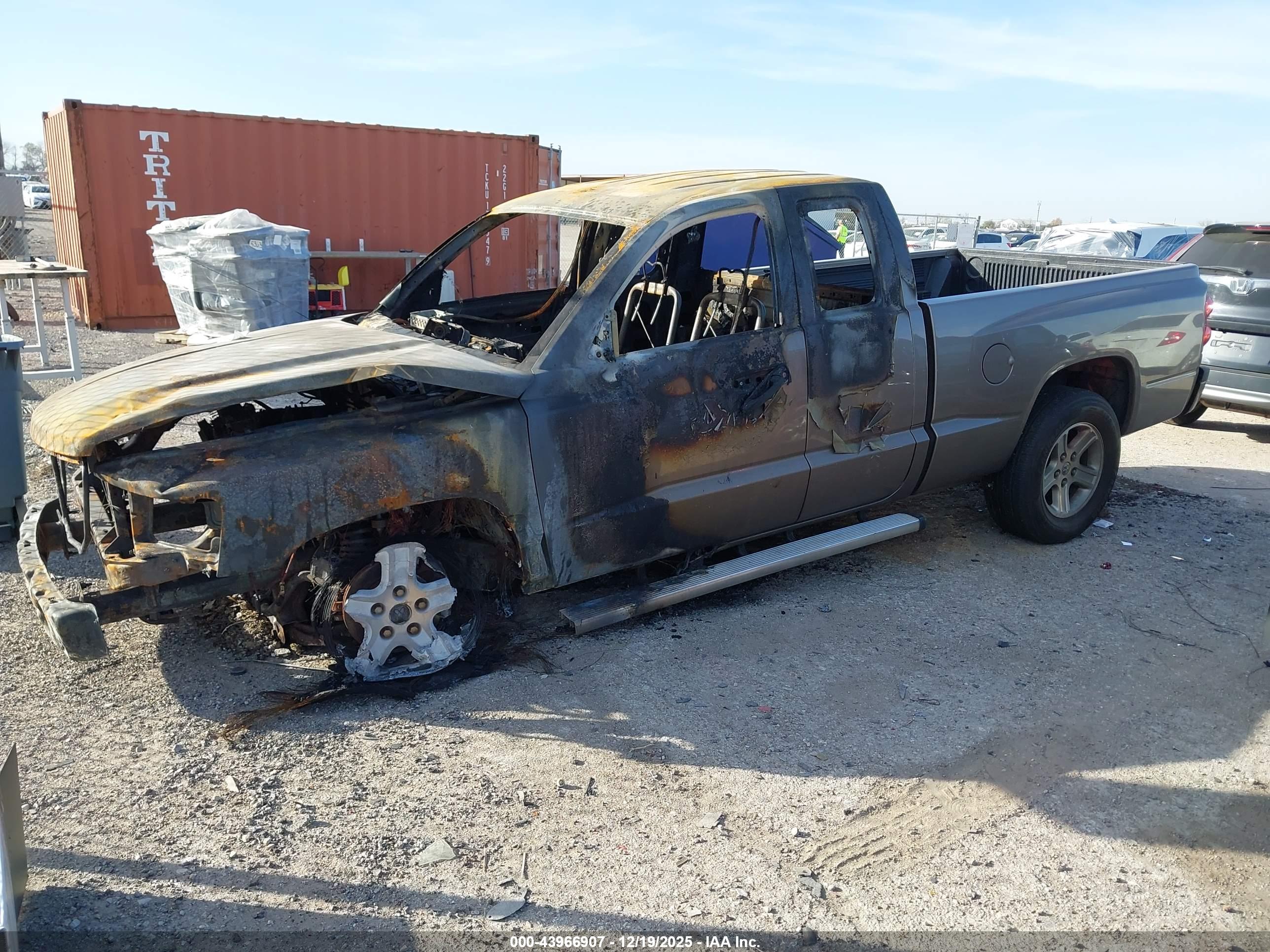 DODGE DAKOTA image 2