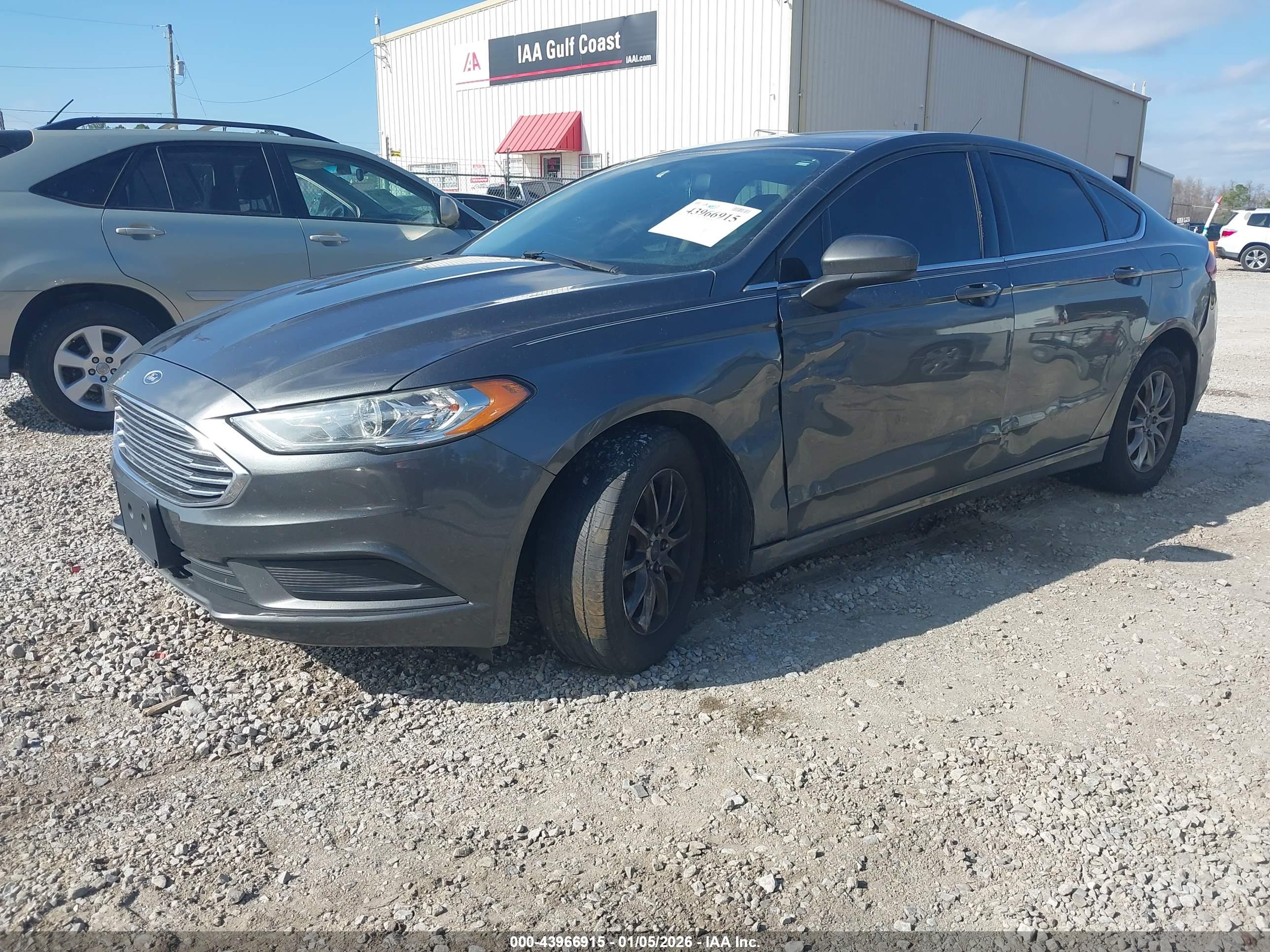 FORD FUSION image 2