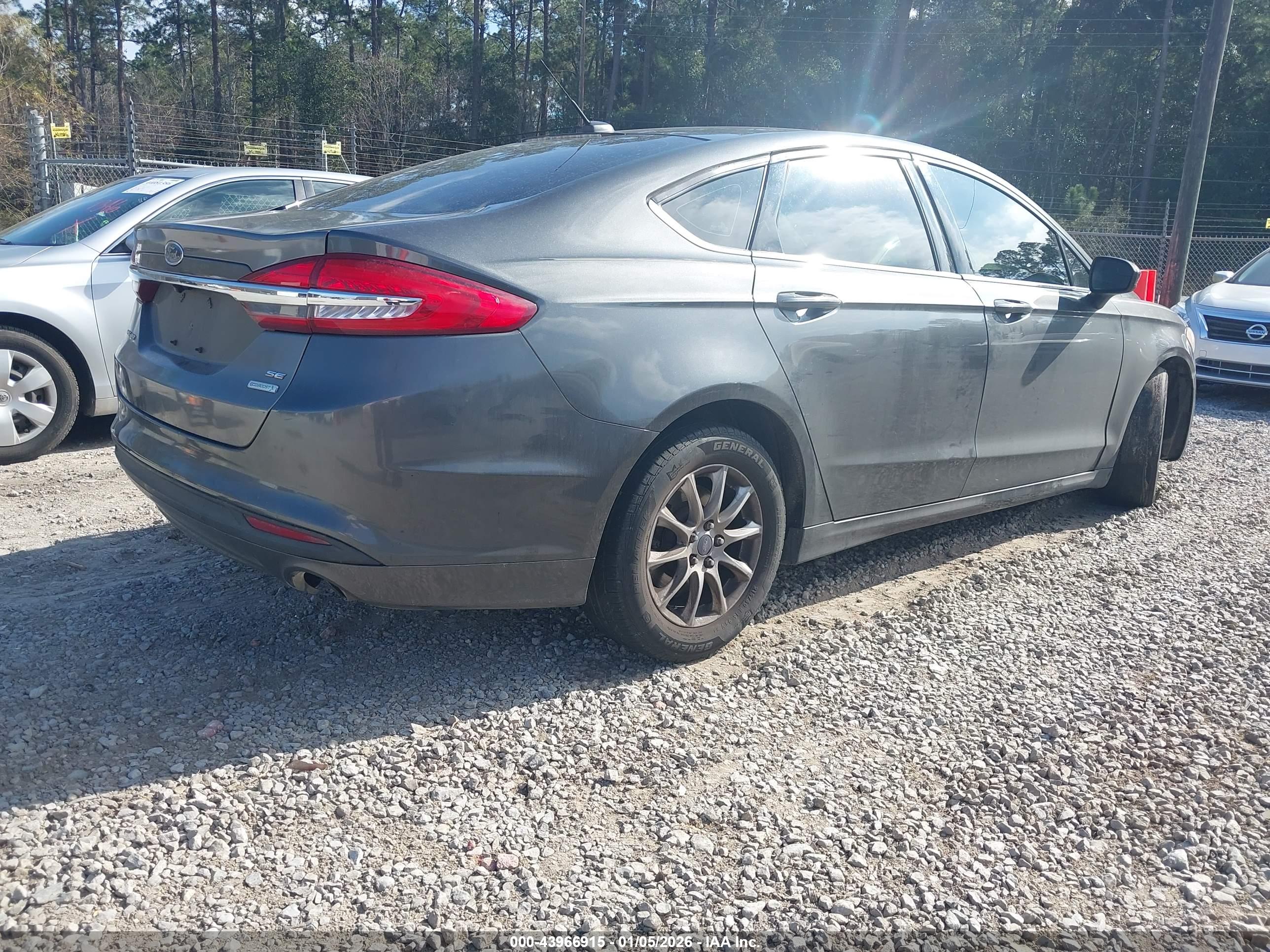 FORD FUSION image 4