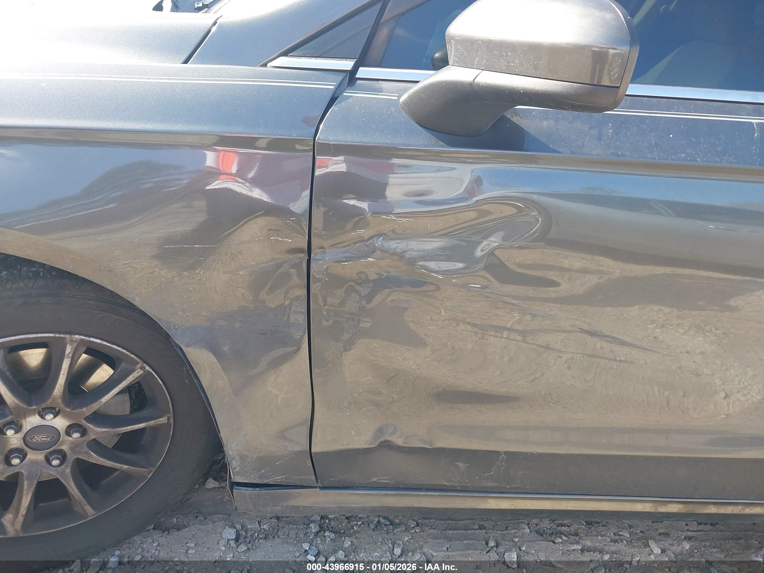 FORD FUSION image 6