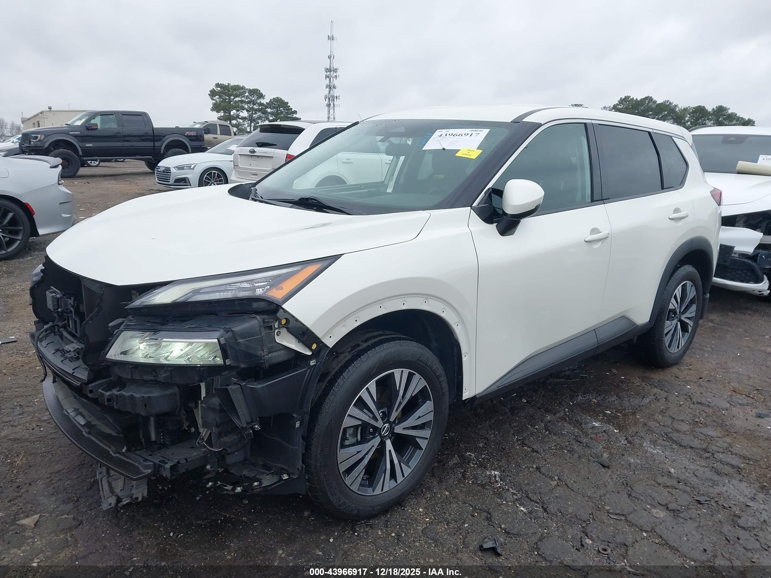 NISSAN ROGUE image 2