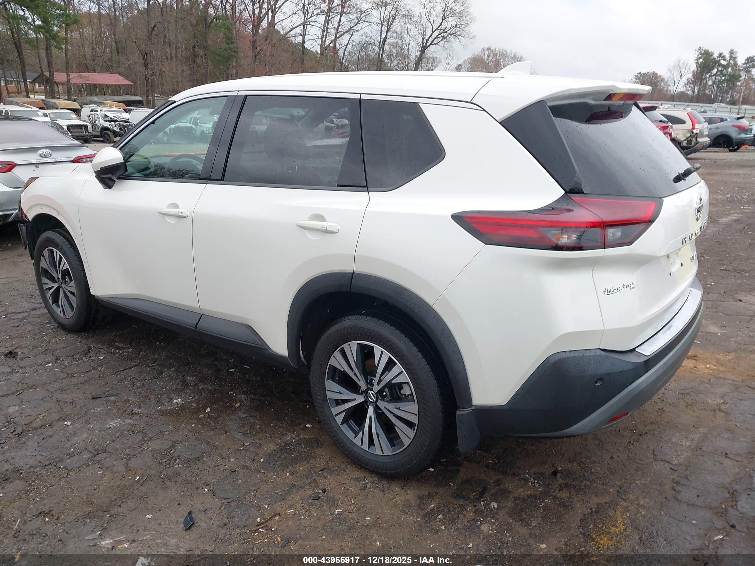 NISSAN ROGUE image 3
