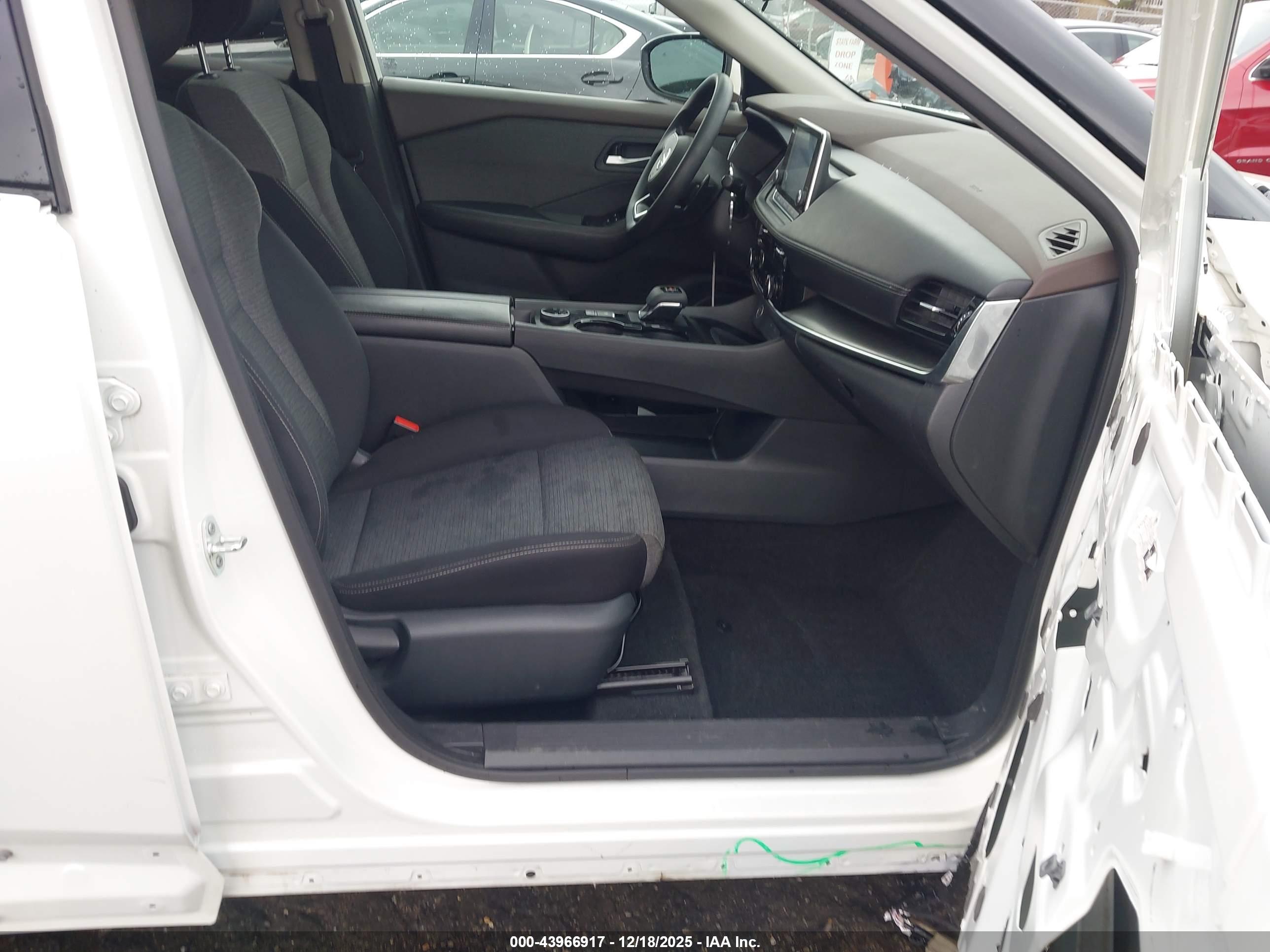 NISSAN ROGUE image 5