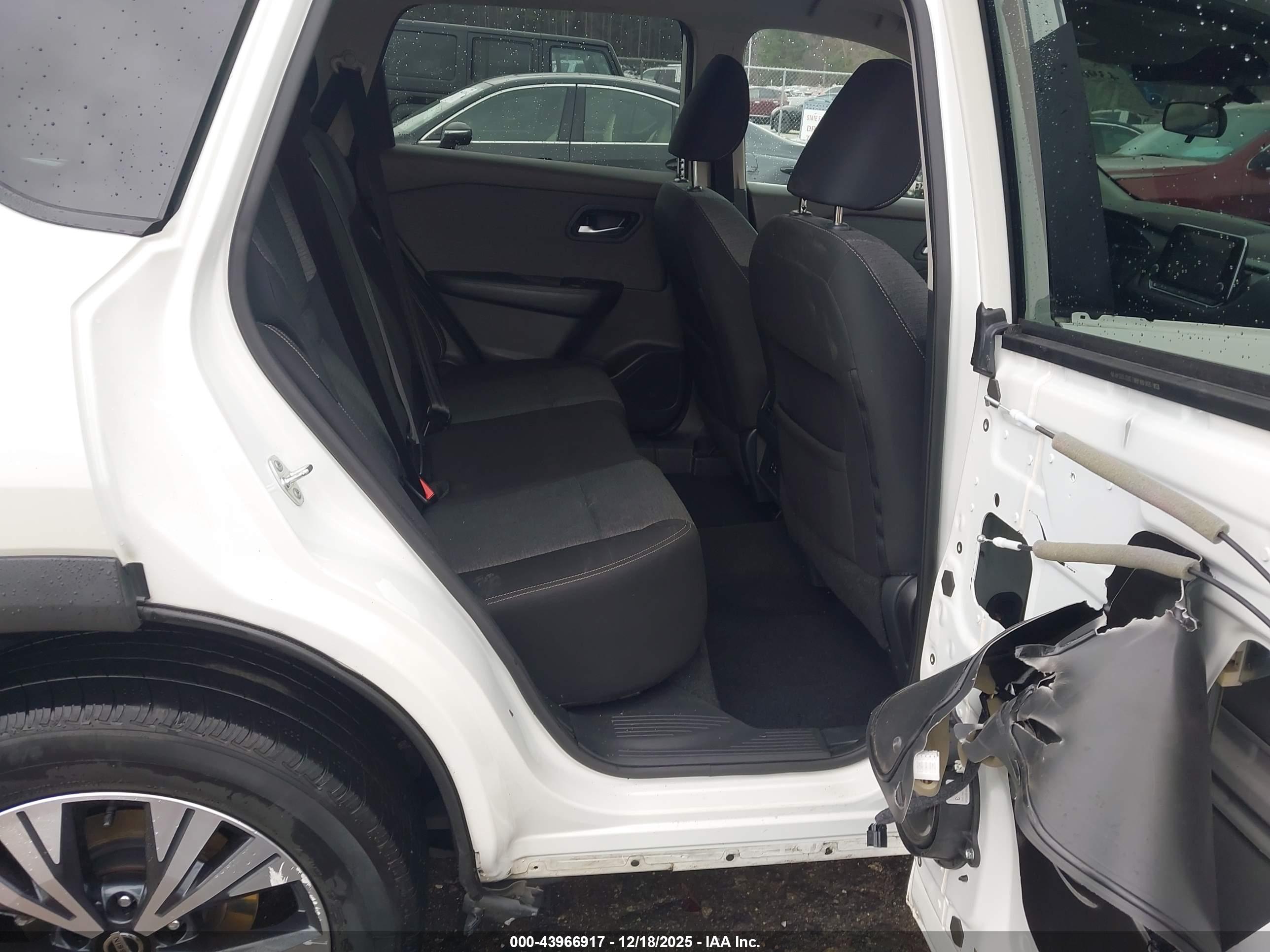 NISSAN ROGUE image 8
