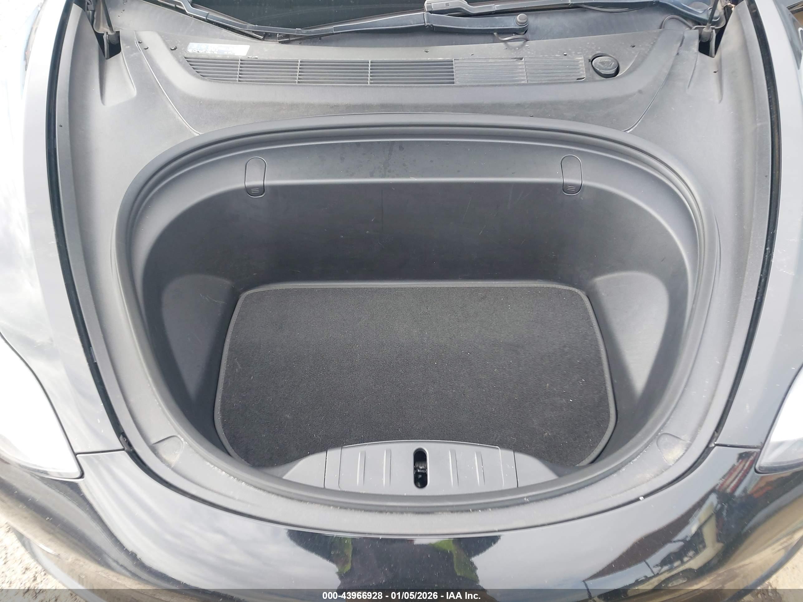 TESLA MODEL image 10