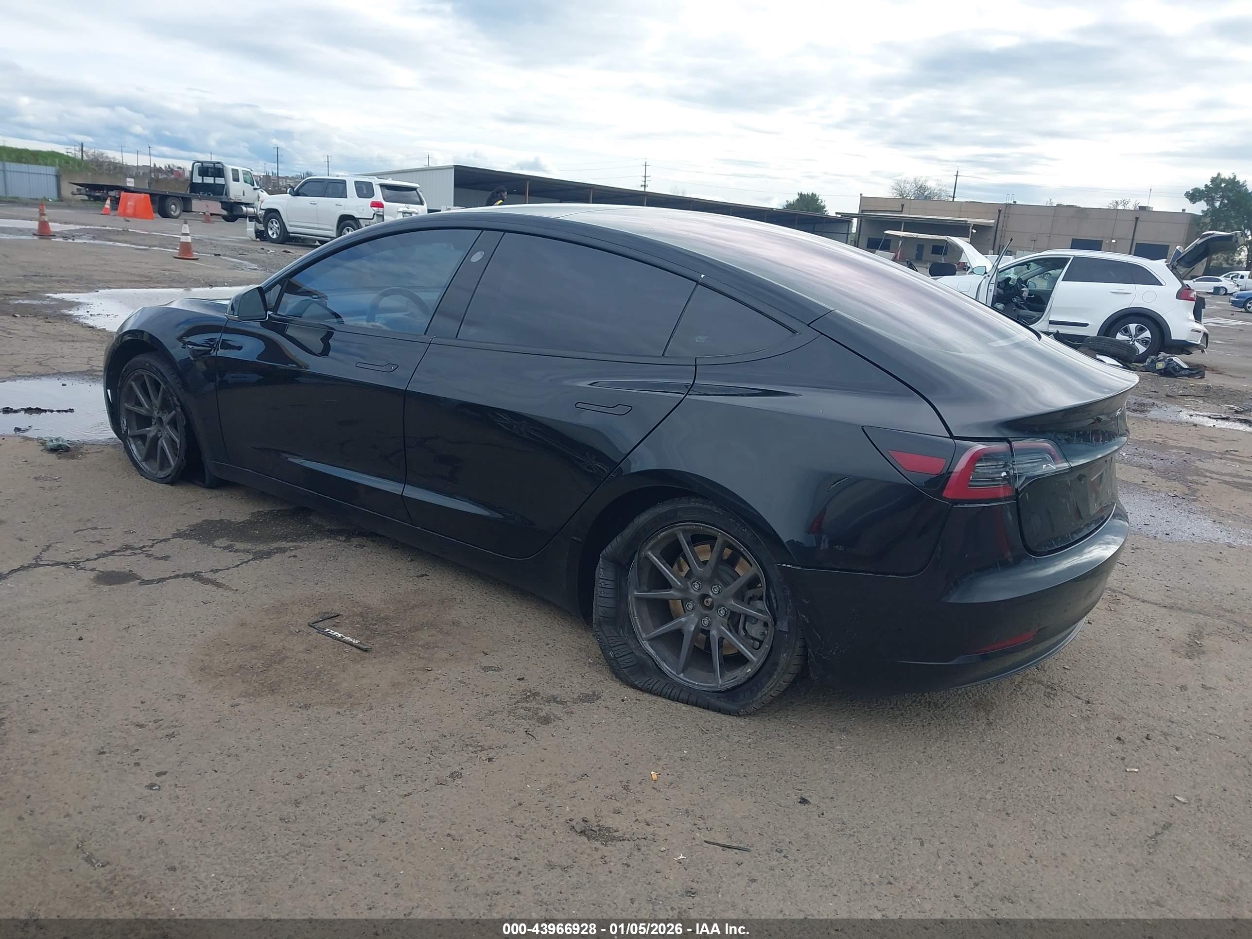 TESLA MODEL image 3