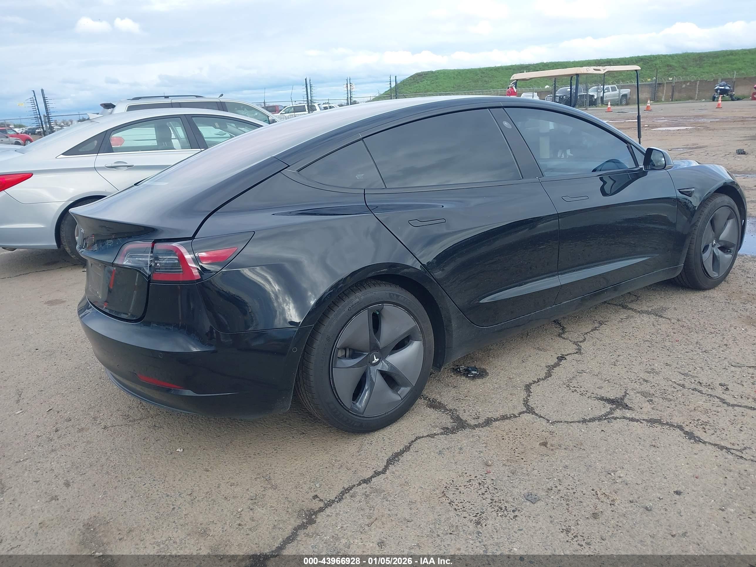 TESLA MODEL image 4