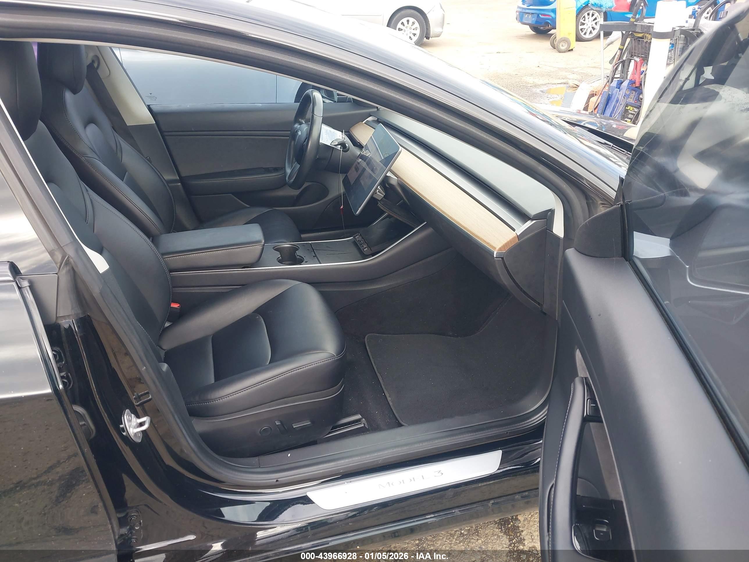 TESLA MODEL image 5