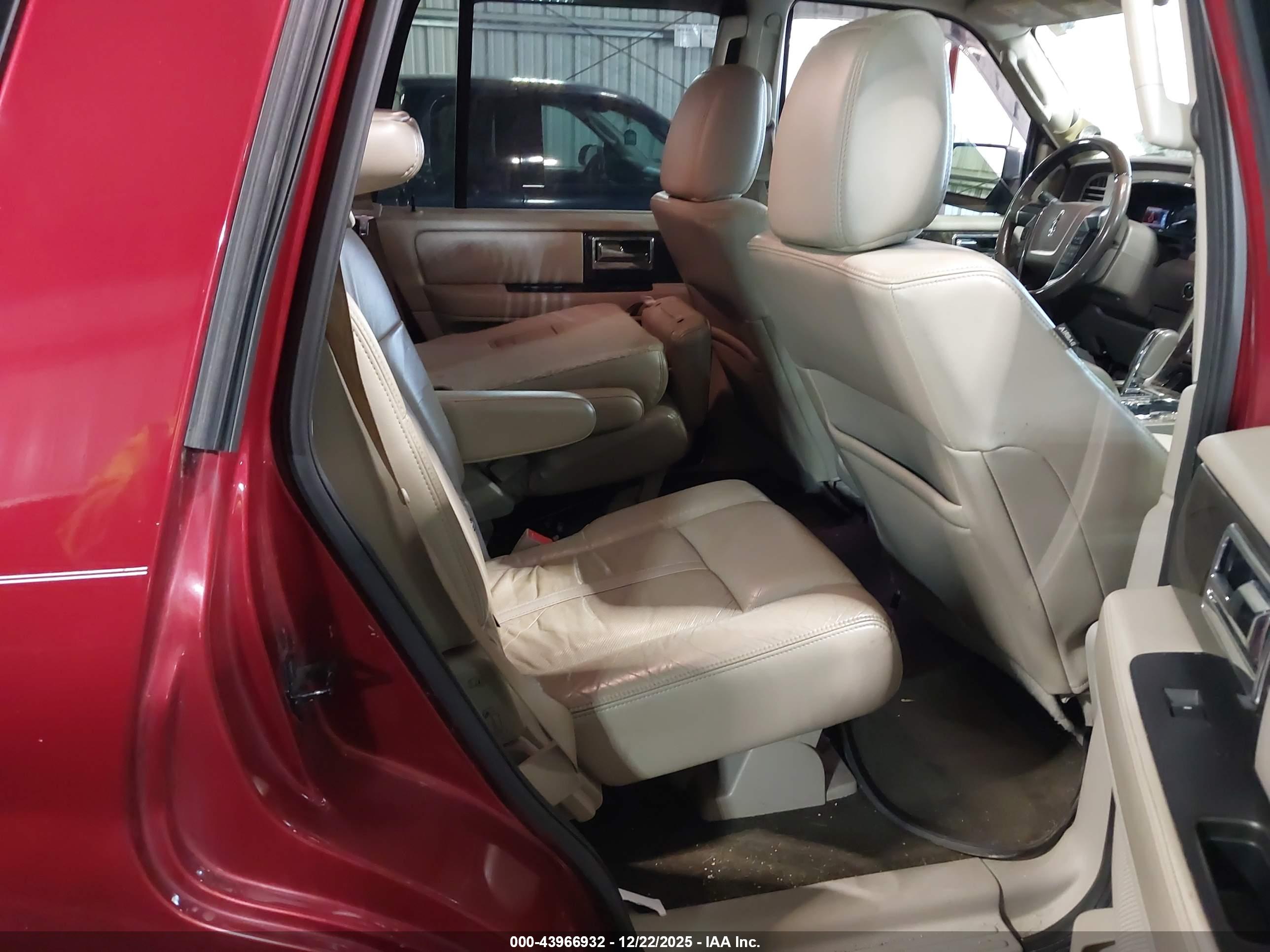 LINCOLN NAVIGATOR image 8