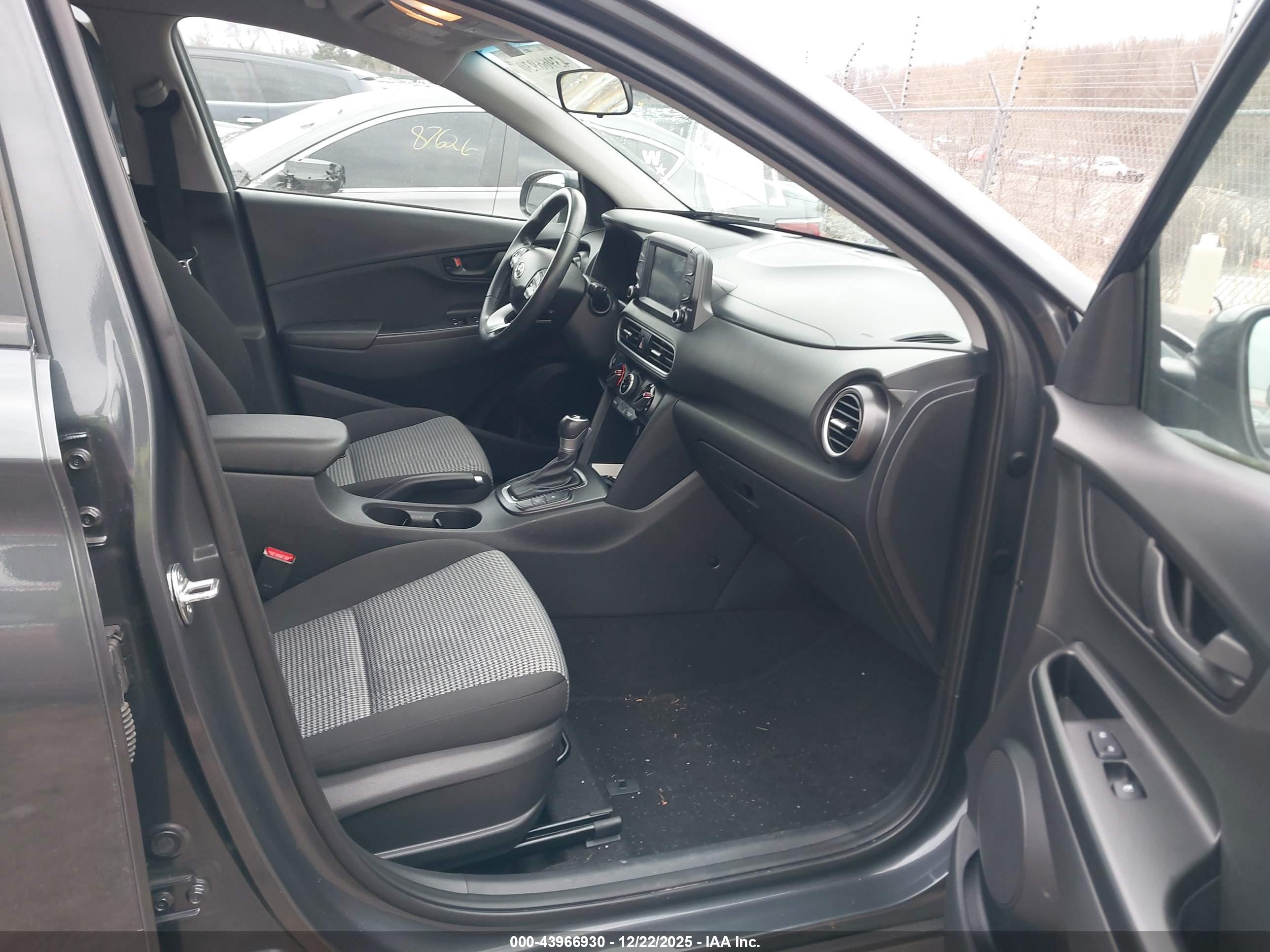 HYUNDAI KONA image 5