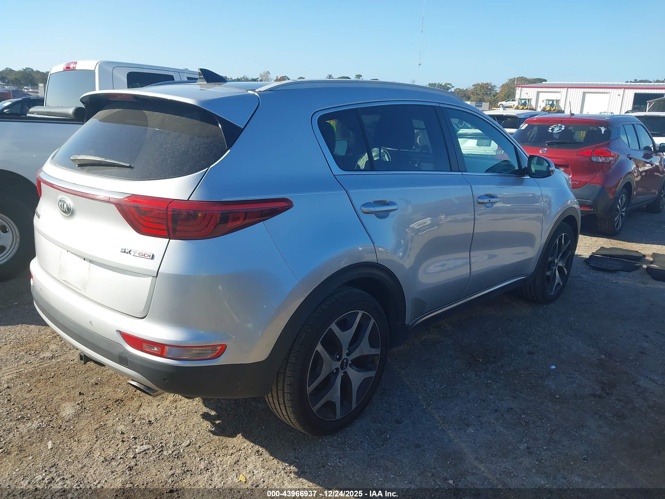 KIA SPORTAGE image 4