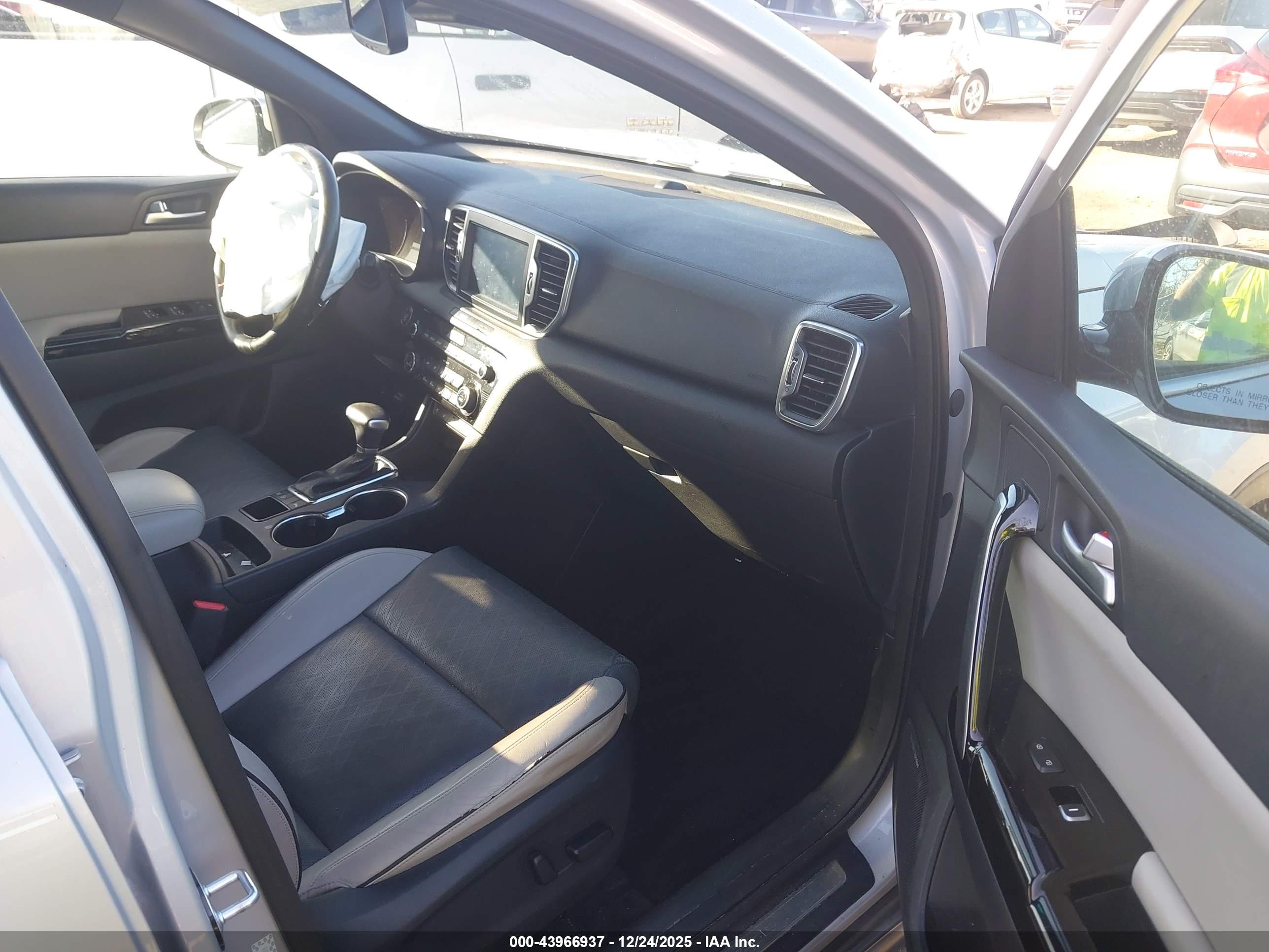 KIA SPORTAGE image 5