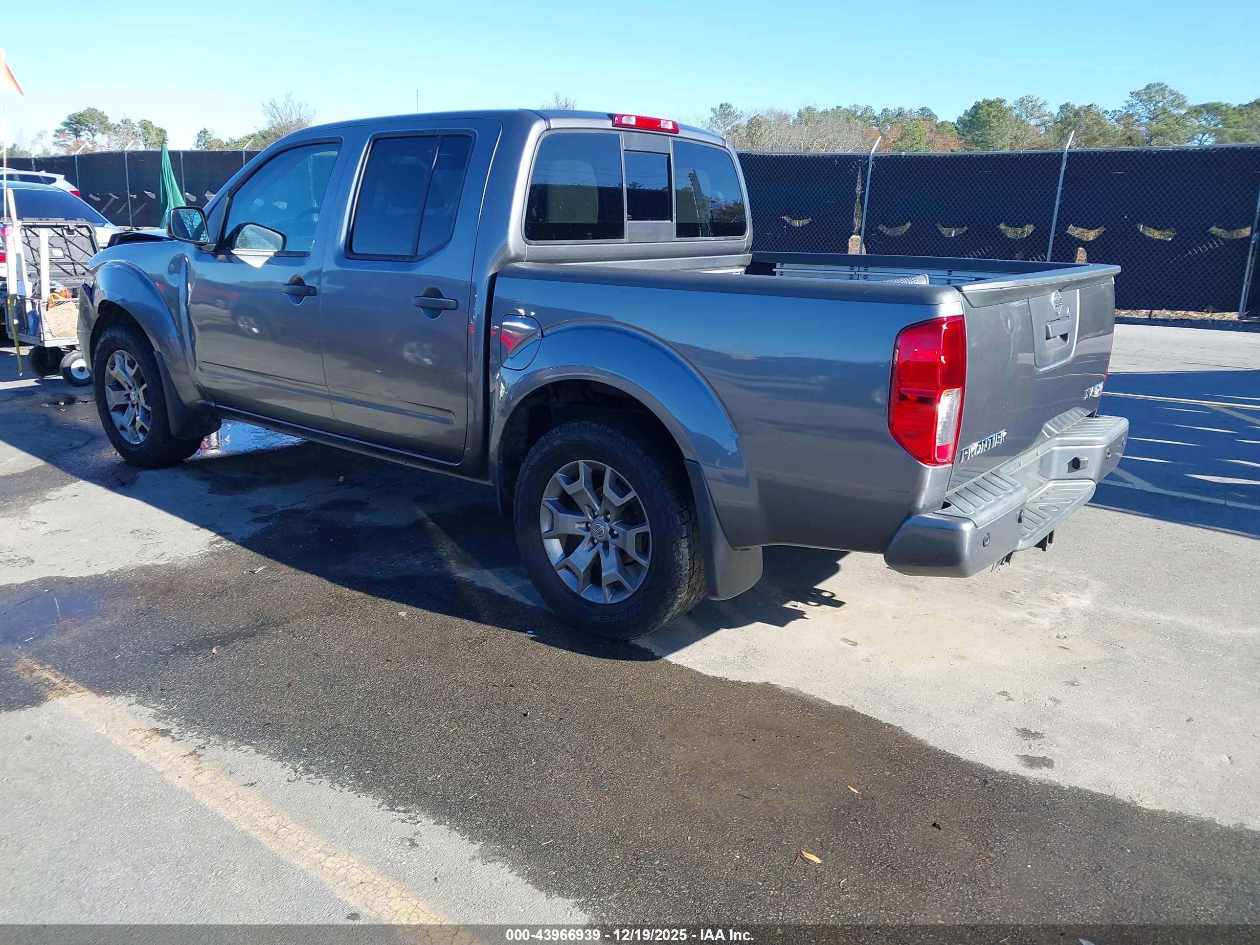 NISSAN FRONTIER image 3