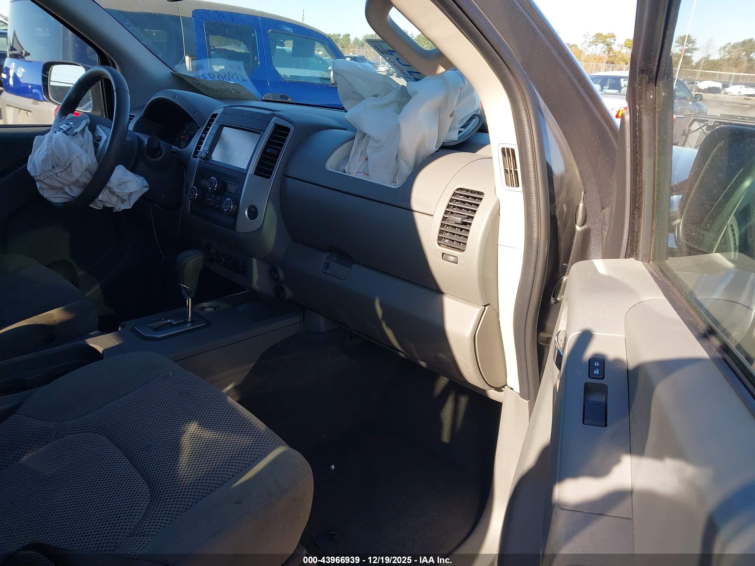 NISSAN FRONTIER image 5
