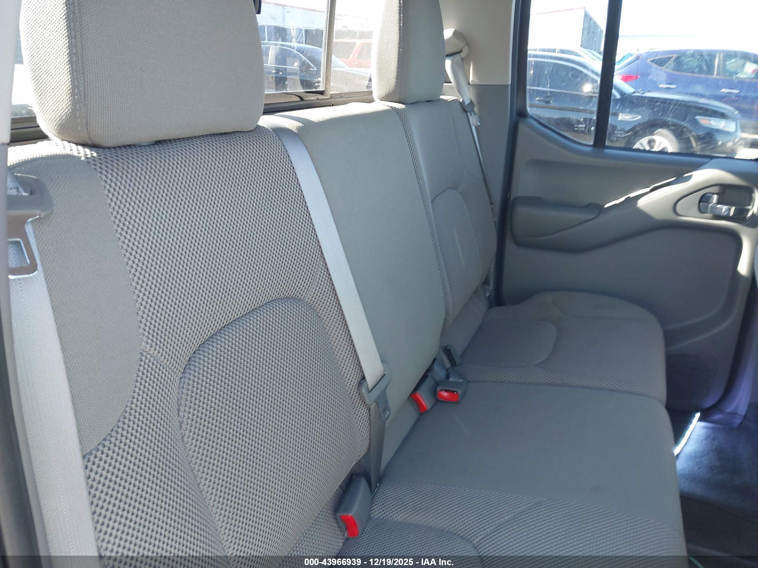 NISSAN FRONTIER image 8