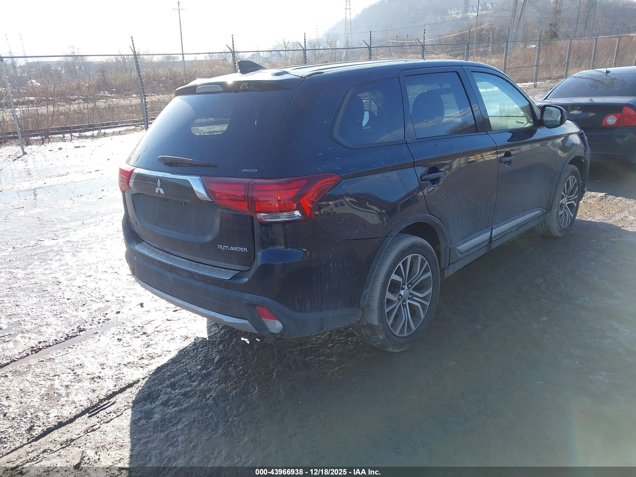 MITSUBISHI OUTLANDER image 4