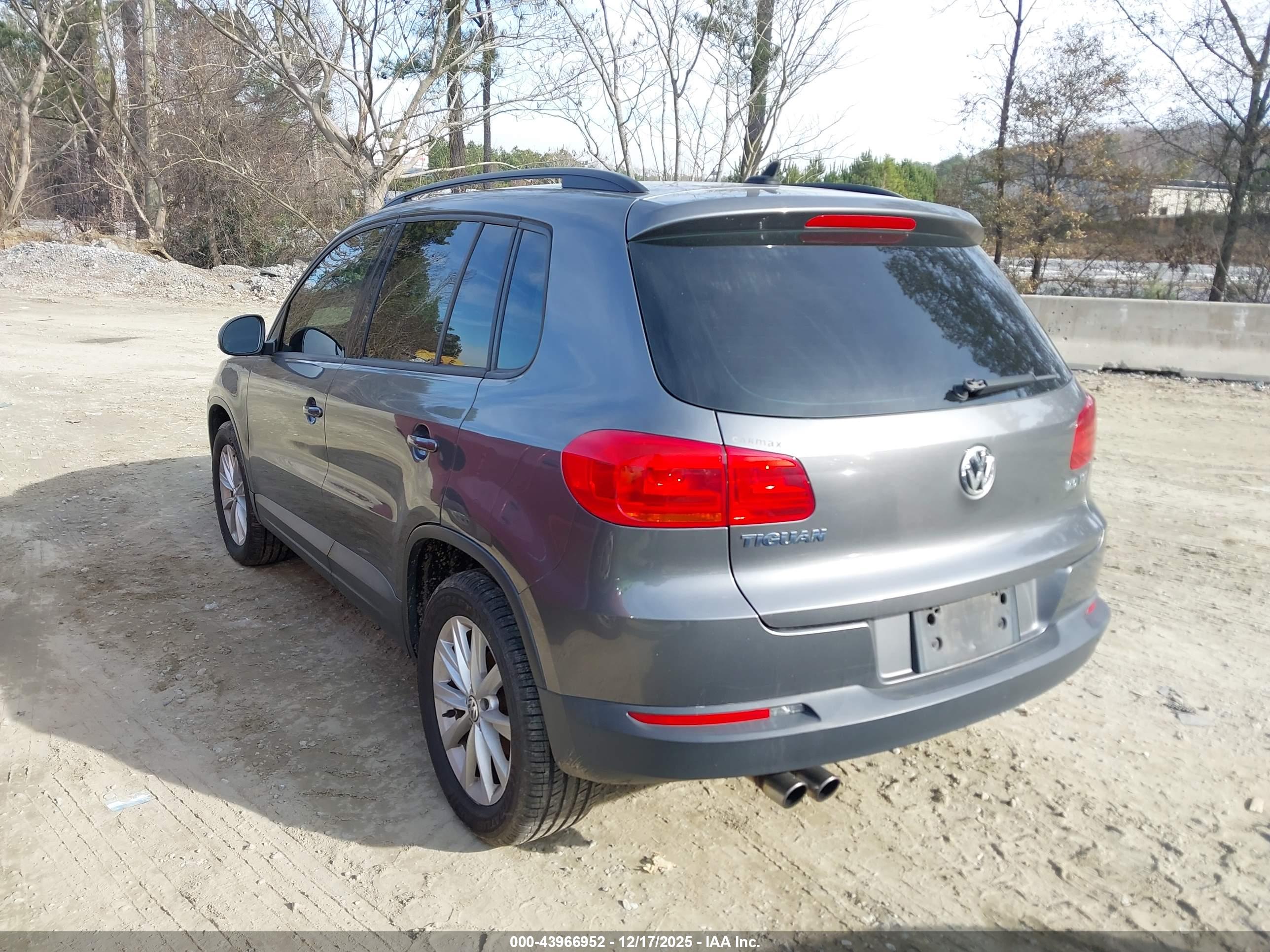 VOLKSWAGEN TIGUAN image 3