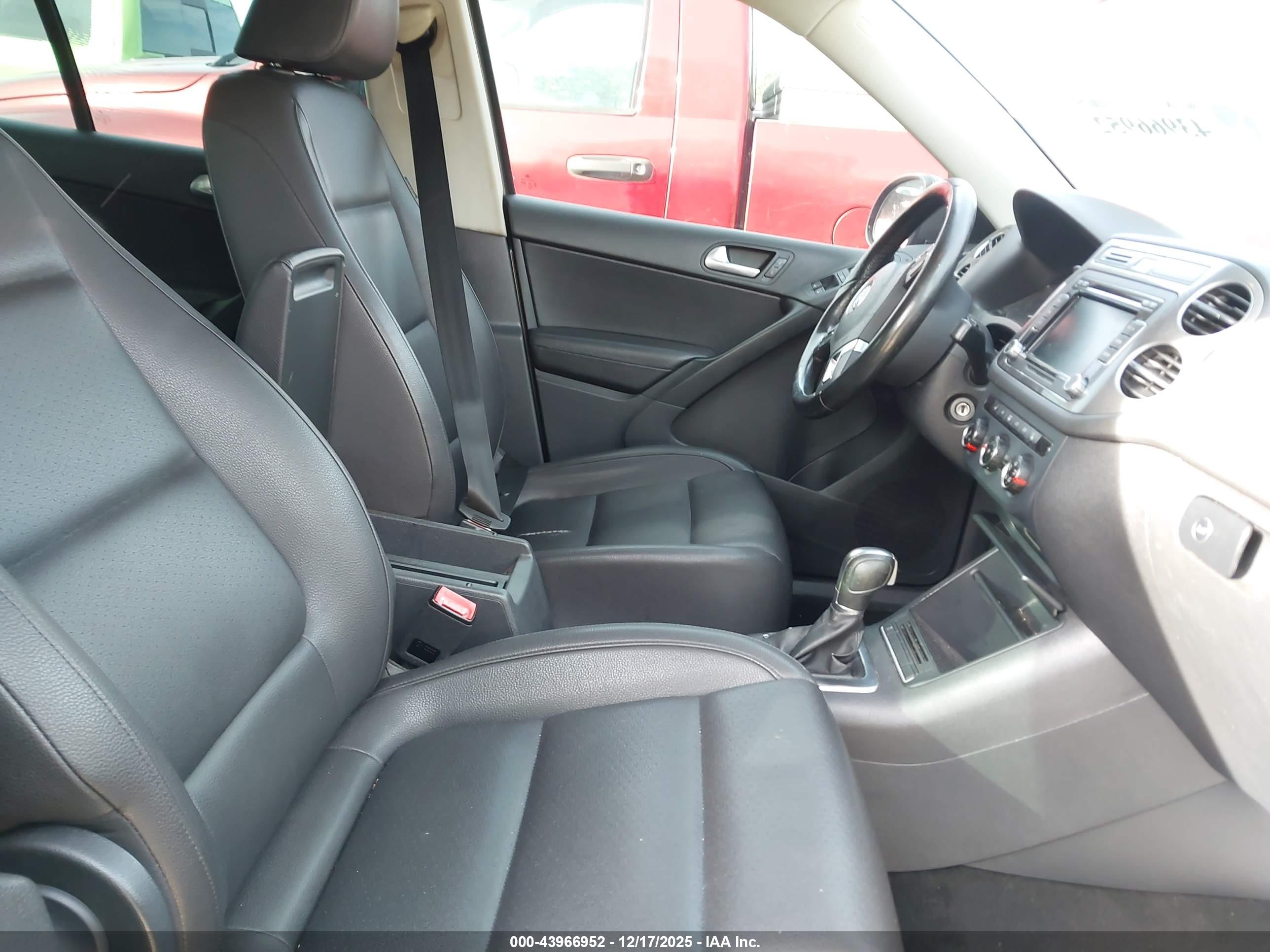 VOLKSWAGEN TIGUAN image 5
