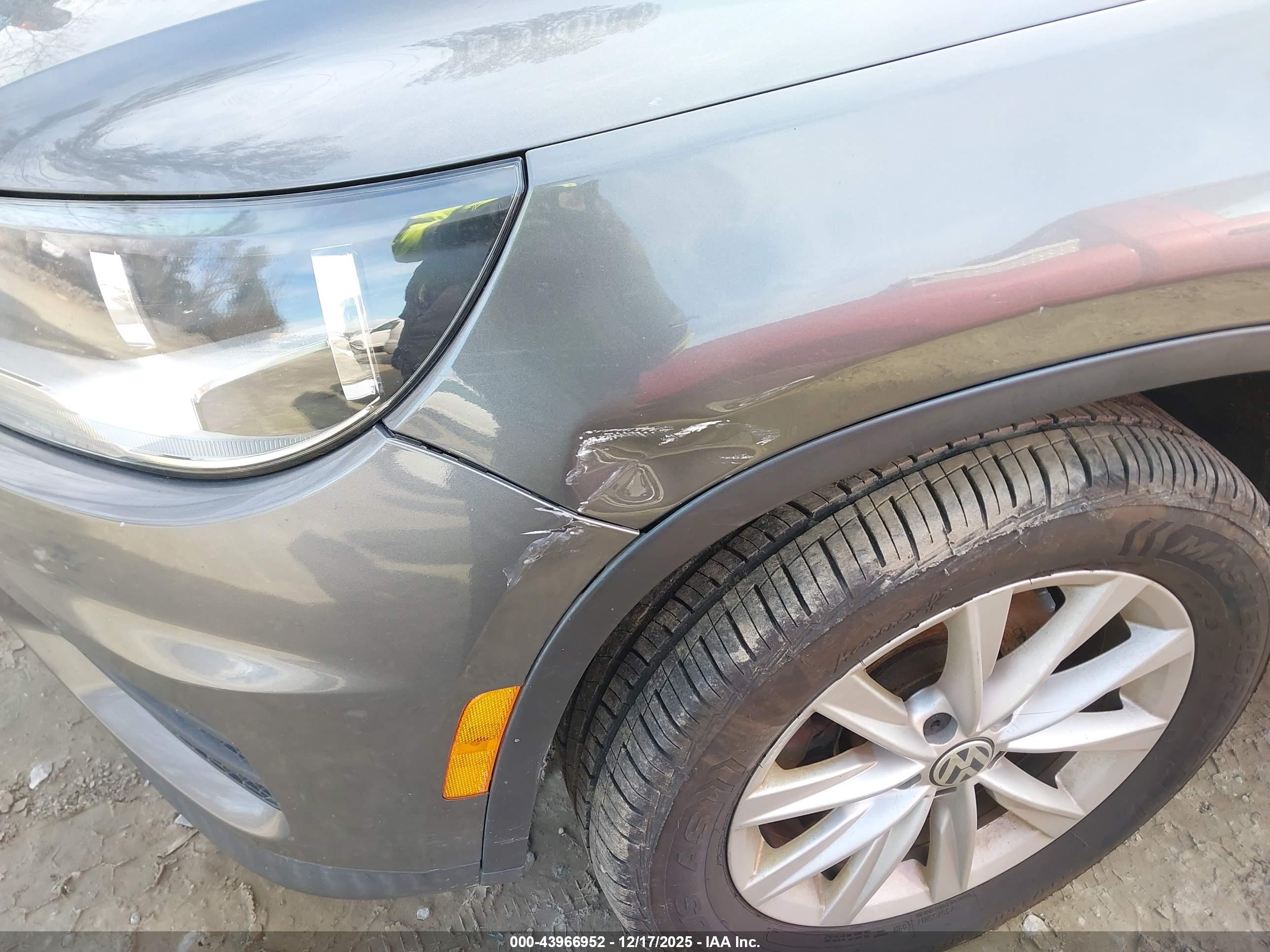 VOLKSWAGEN TIGUAN image 6