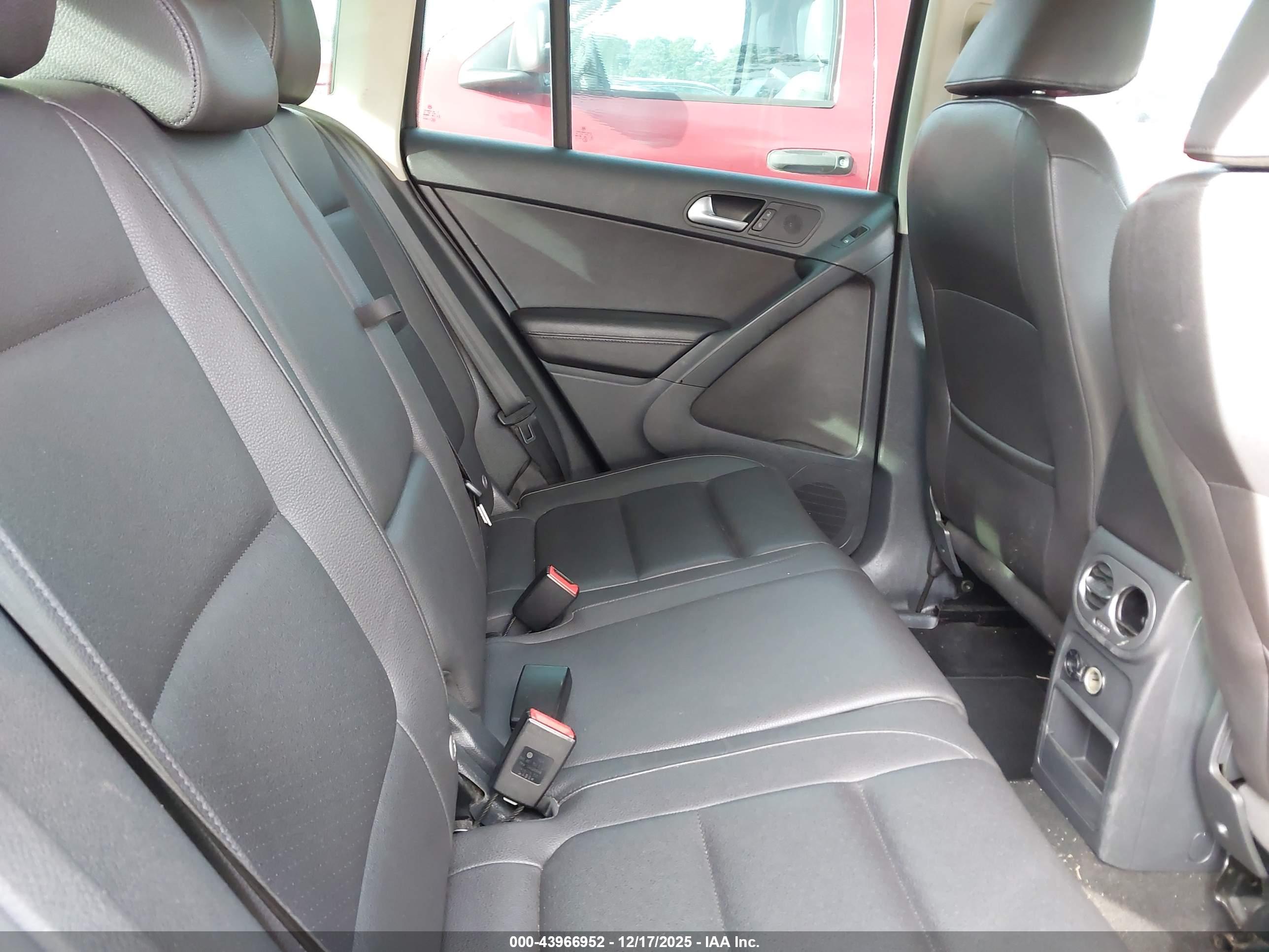 VOLKSWAGEN TIGUAN image 8
