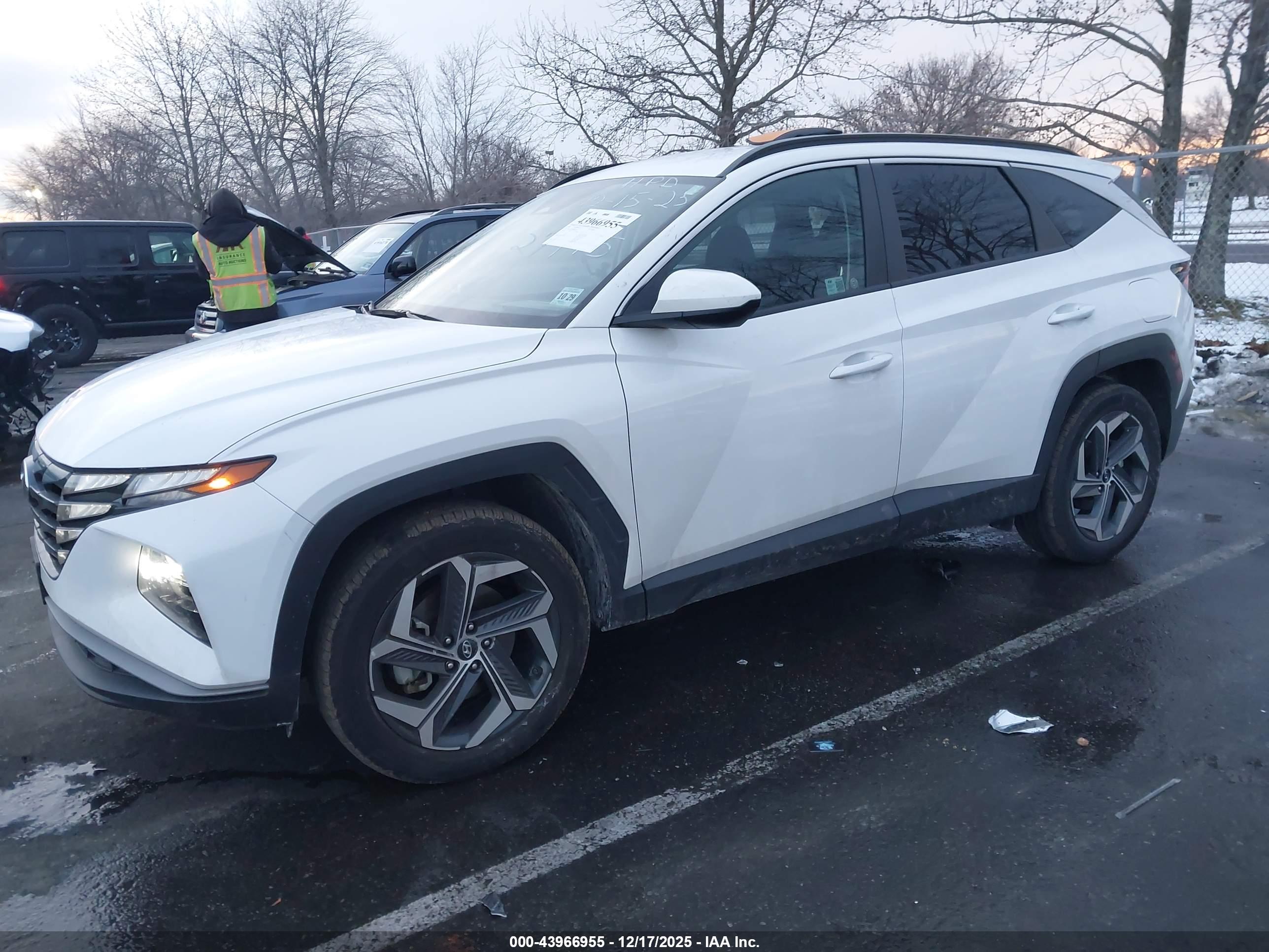 HYUNDAI TUCSON image 2