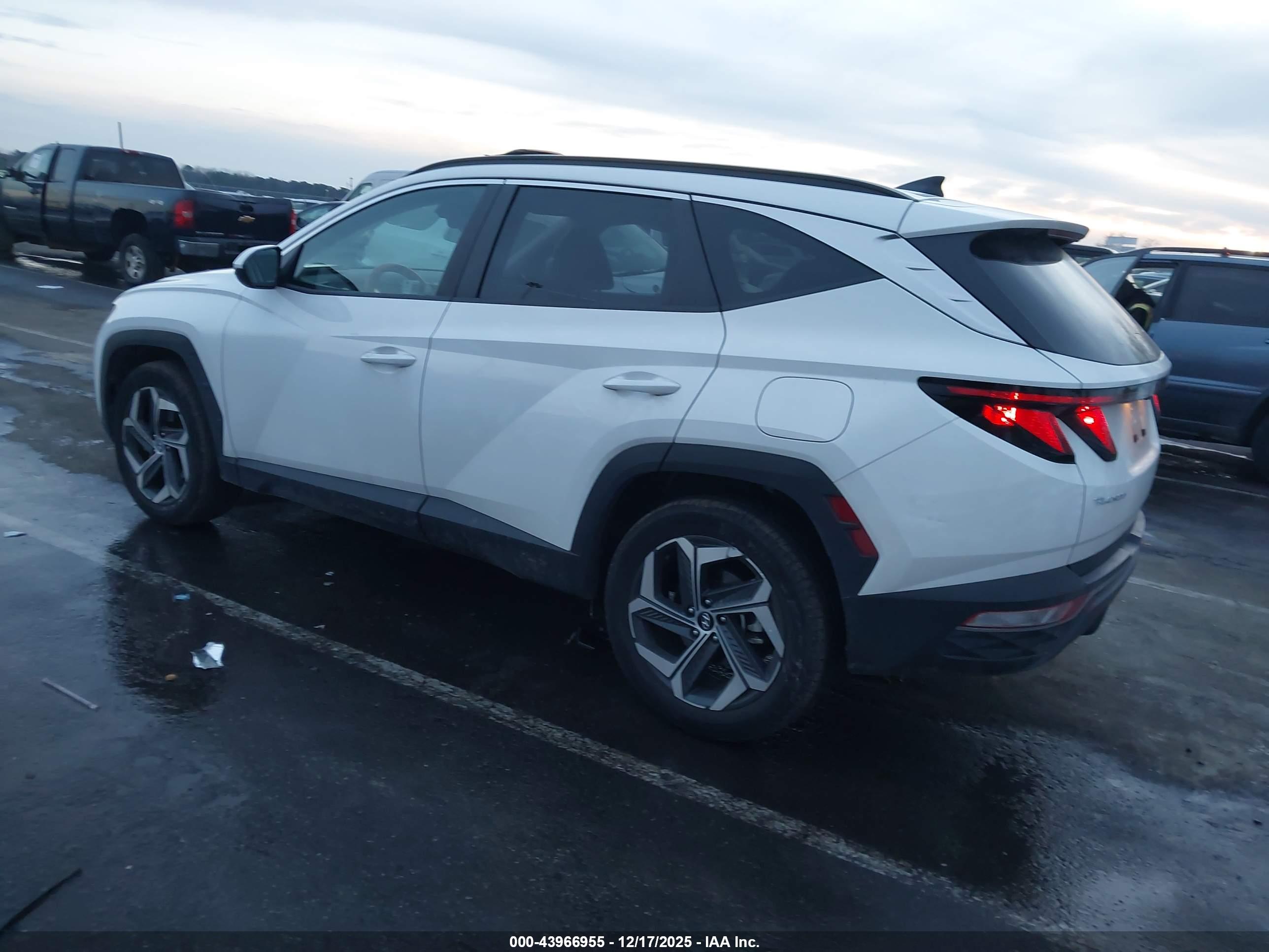 HYUNDAI TUCSON image 3
