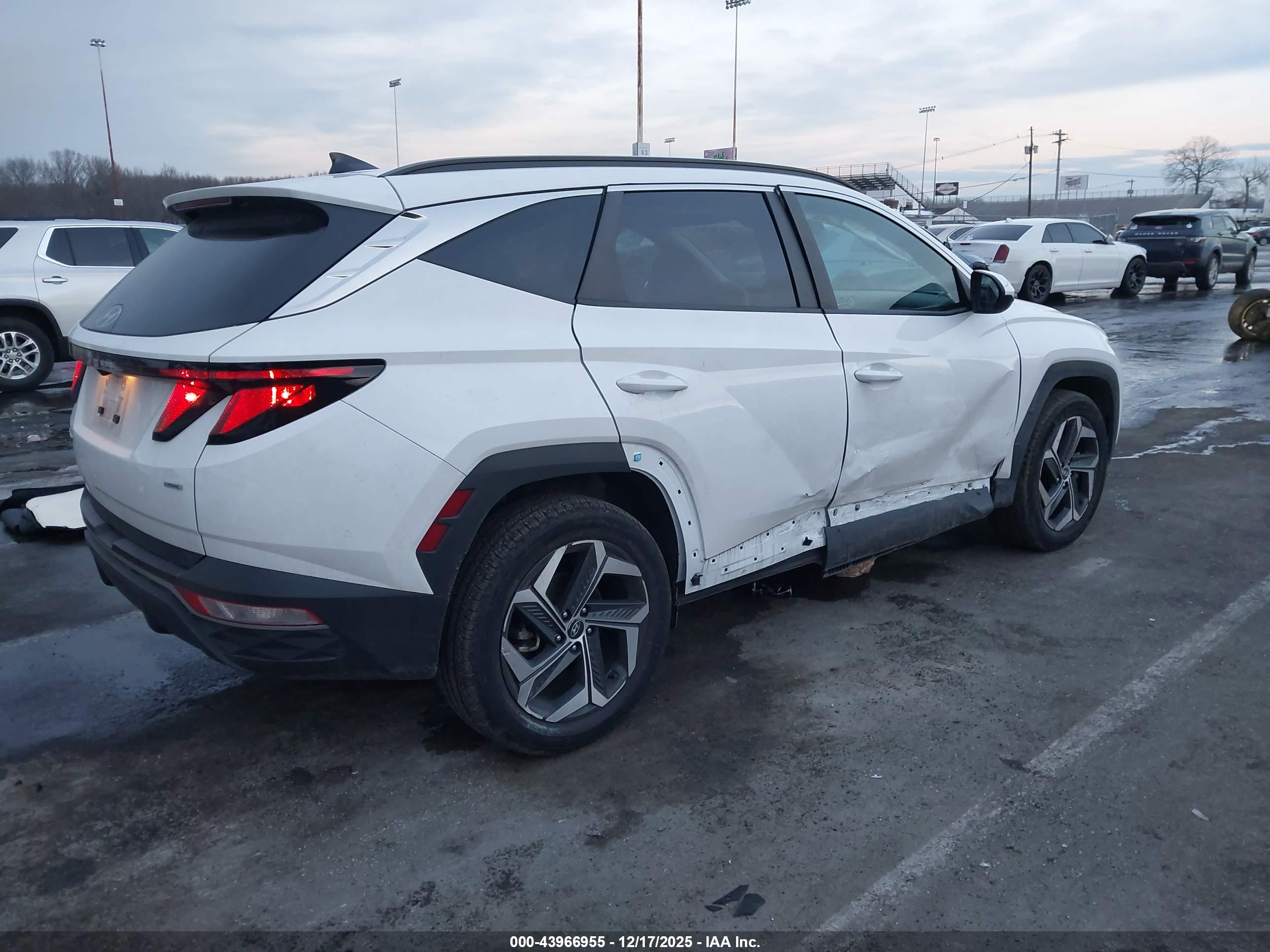 HYUNDAI TUCSON image 4