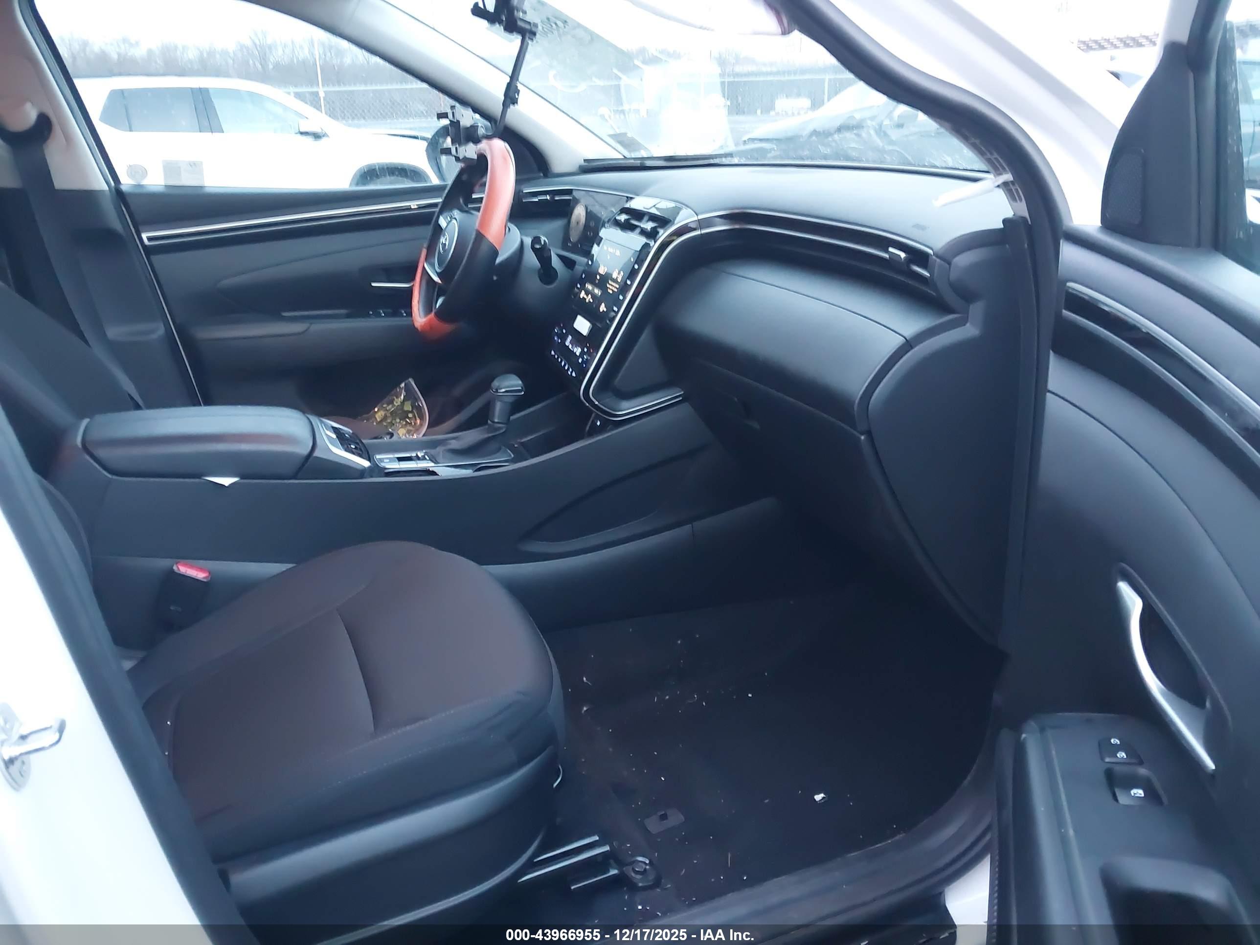 HYUNDAI TUCSON image 5