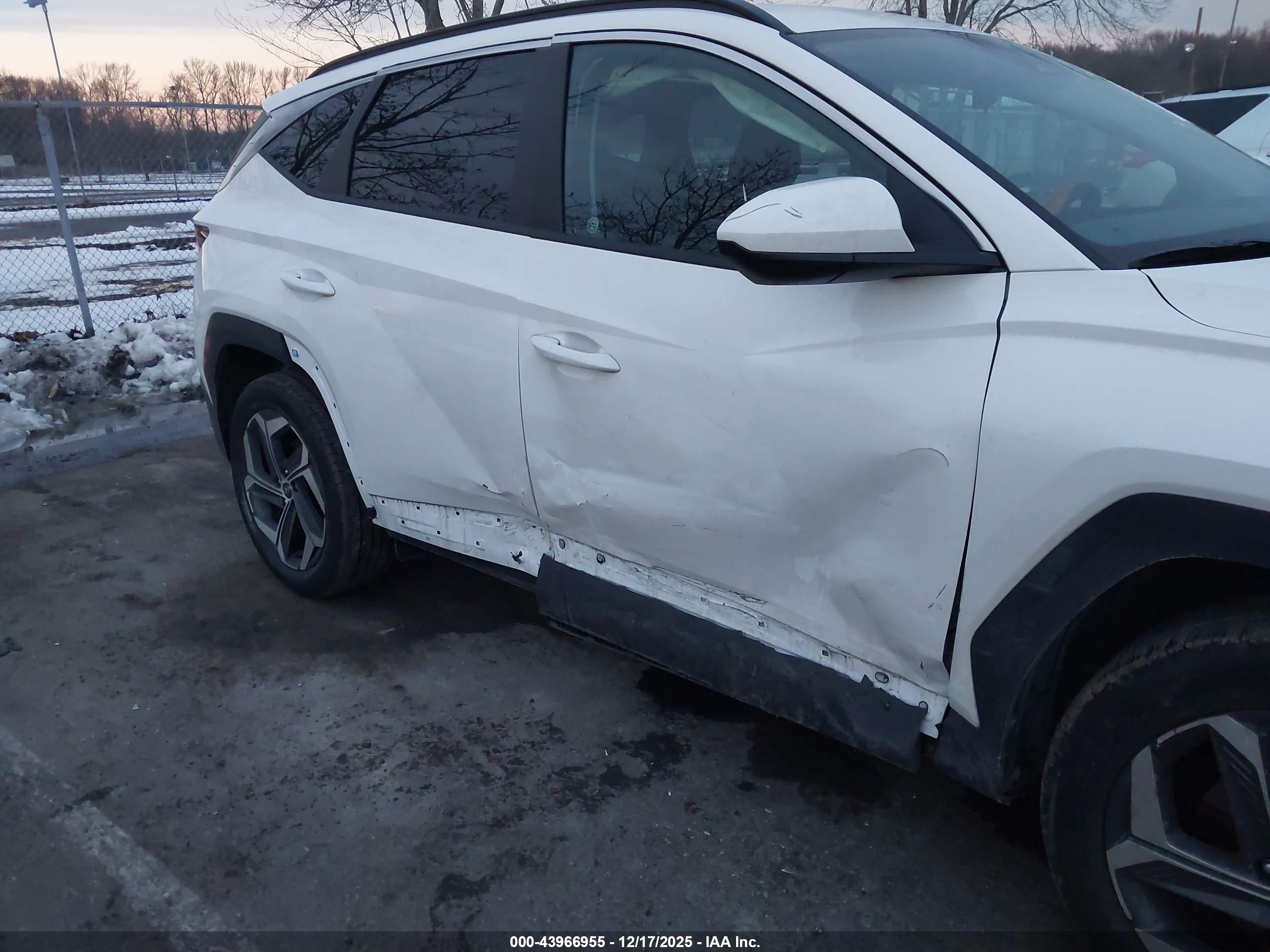 HYUNDAI TUCSON image 6