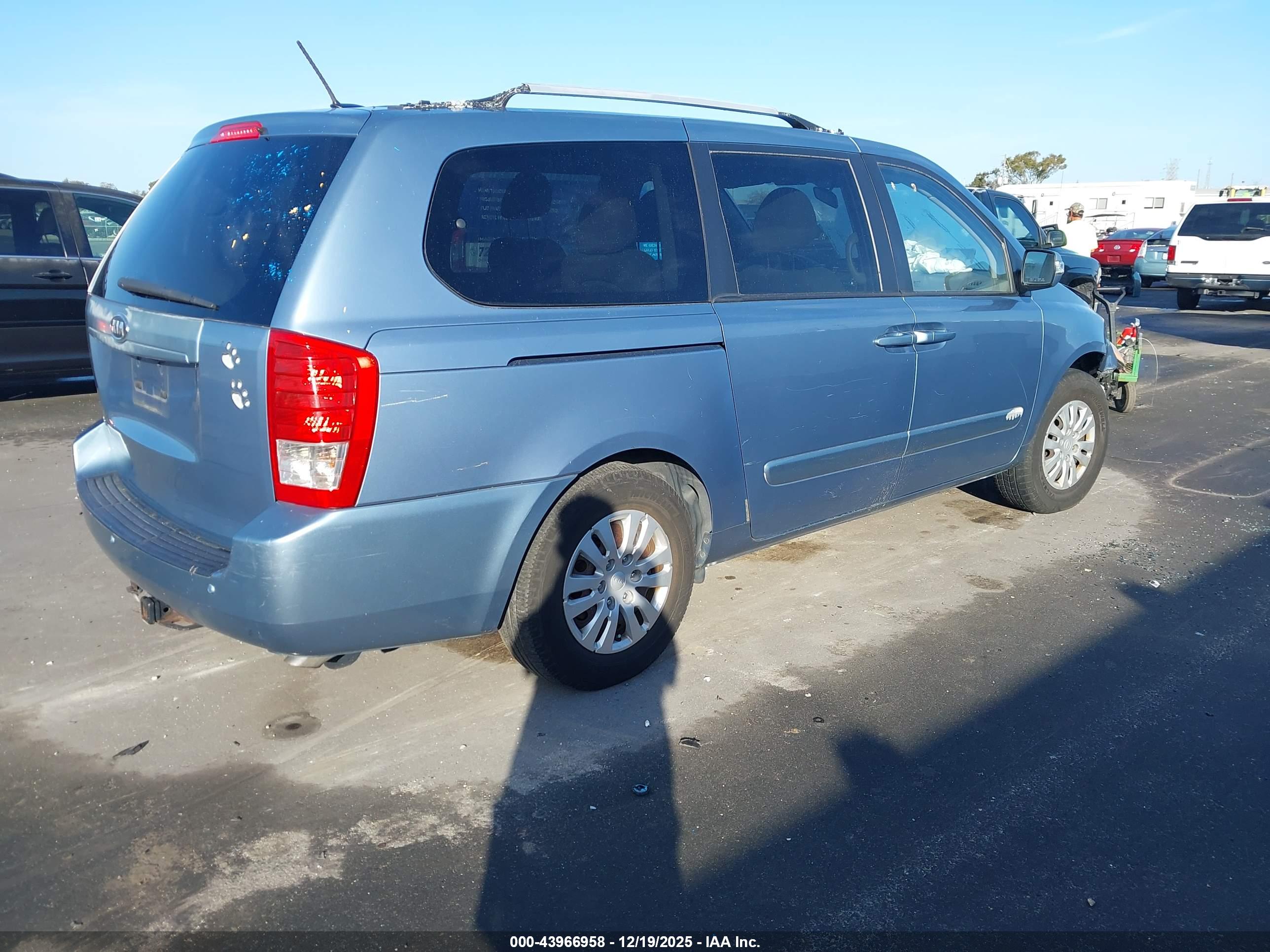 KIA SEDONA image 4