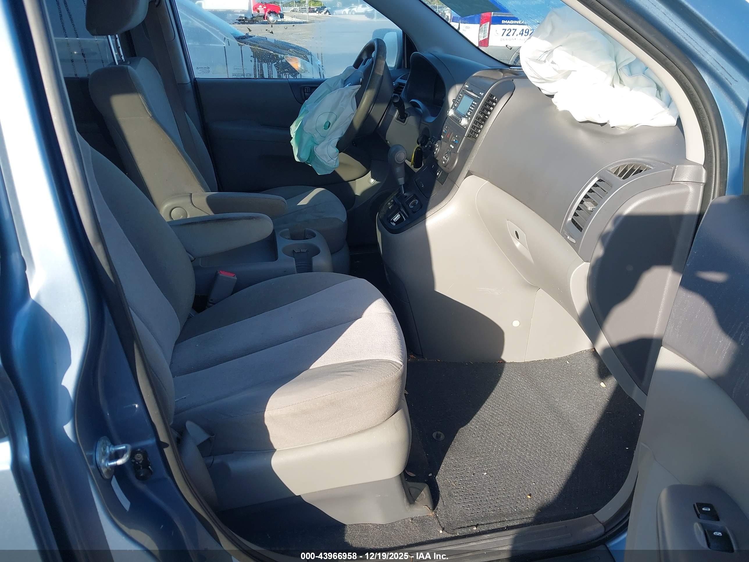 KIA SEDONA image 5