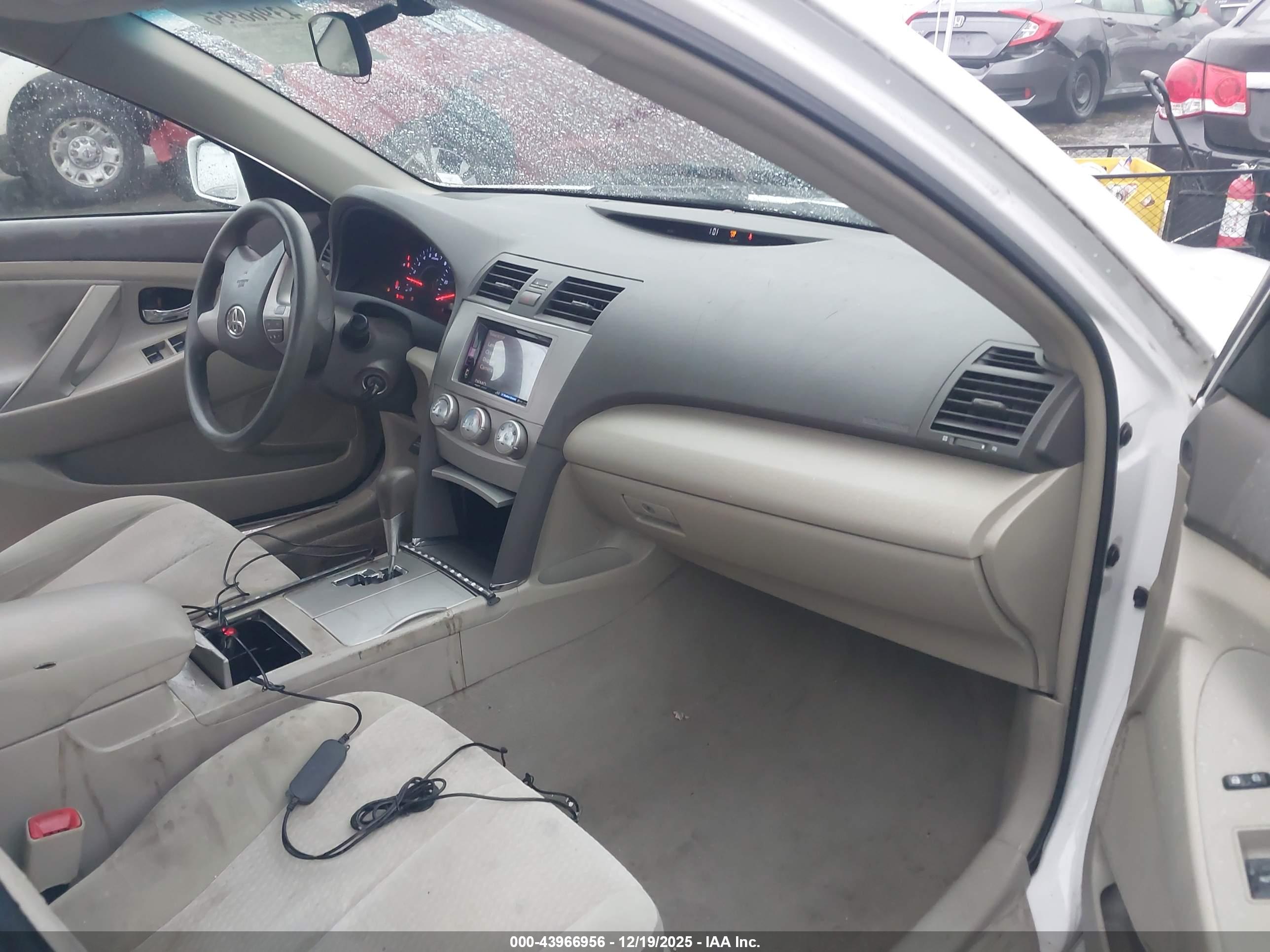 TOYOTA CAMRY image 5