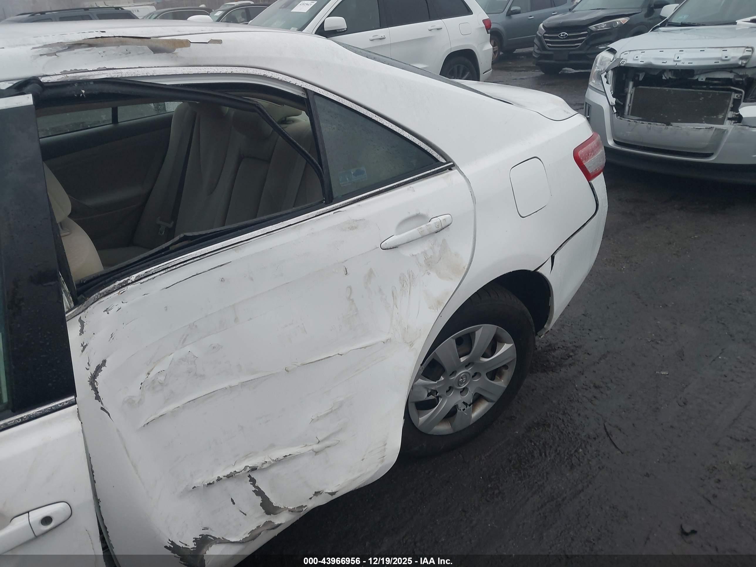 TOYOTA CAMRY image 6