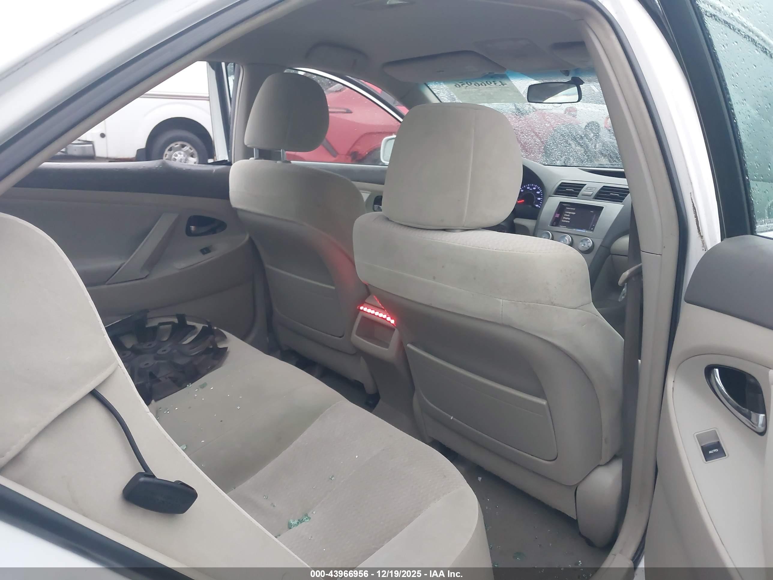 TOYOTA CAMRY image 8