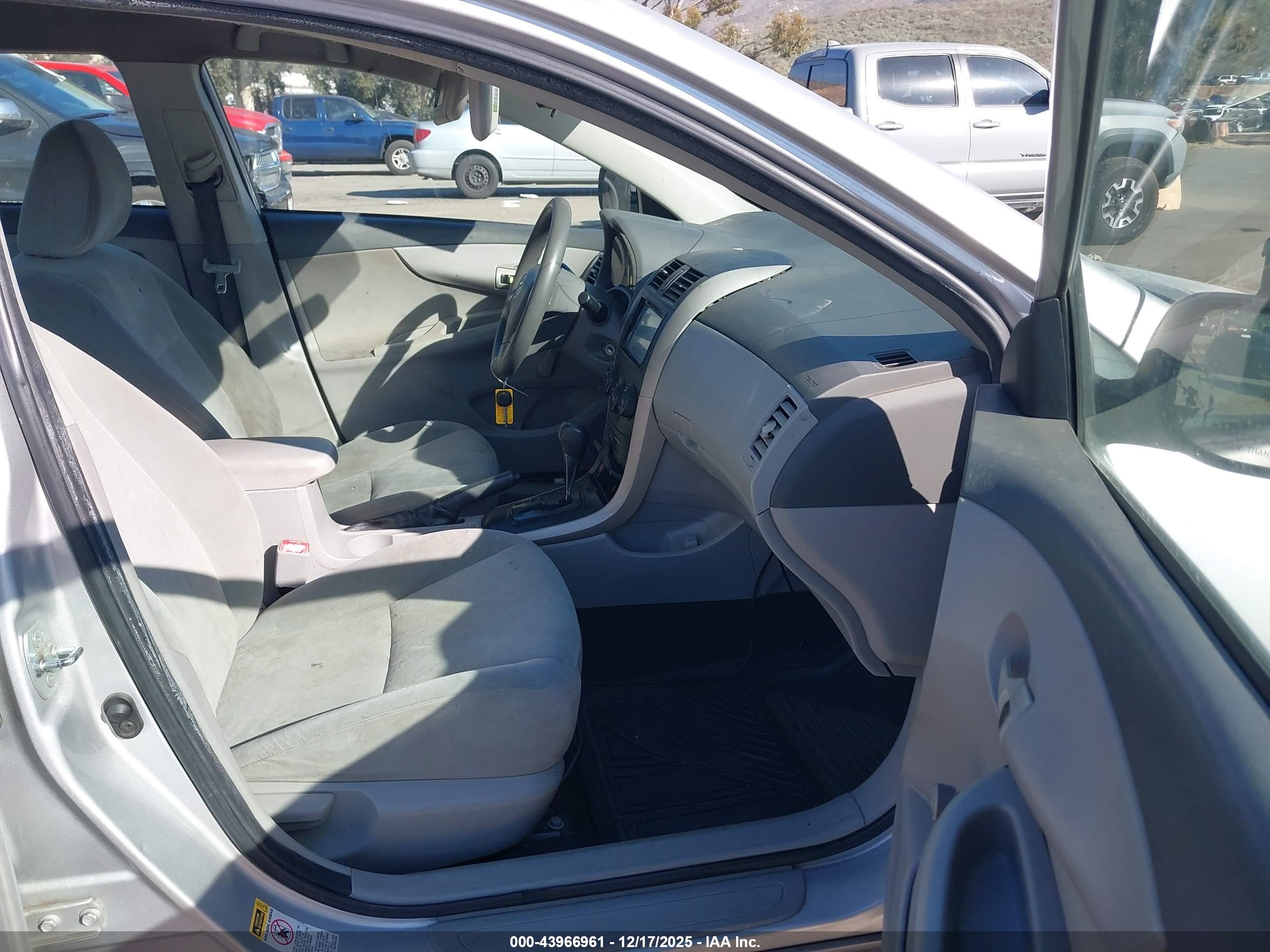 TOYOTA COROLLA image 5