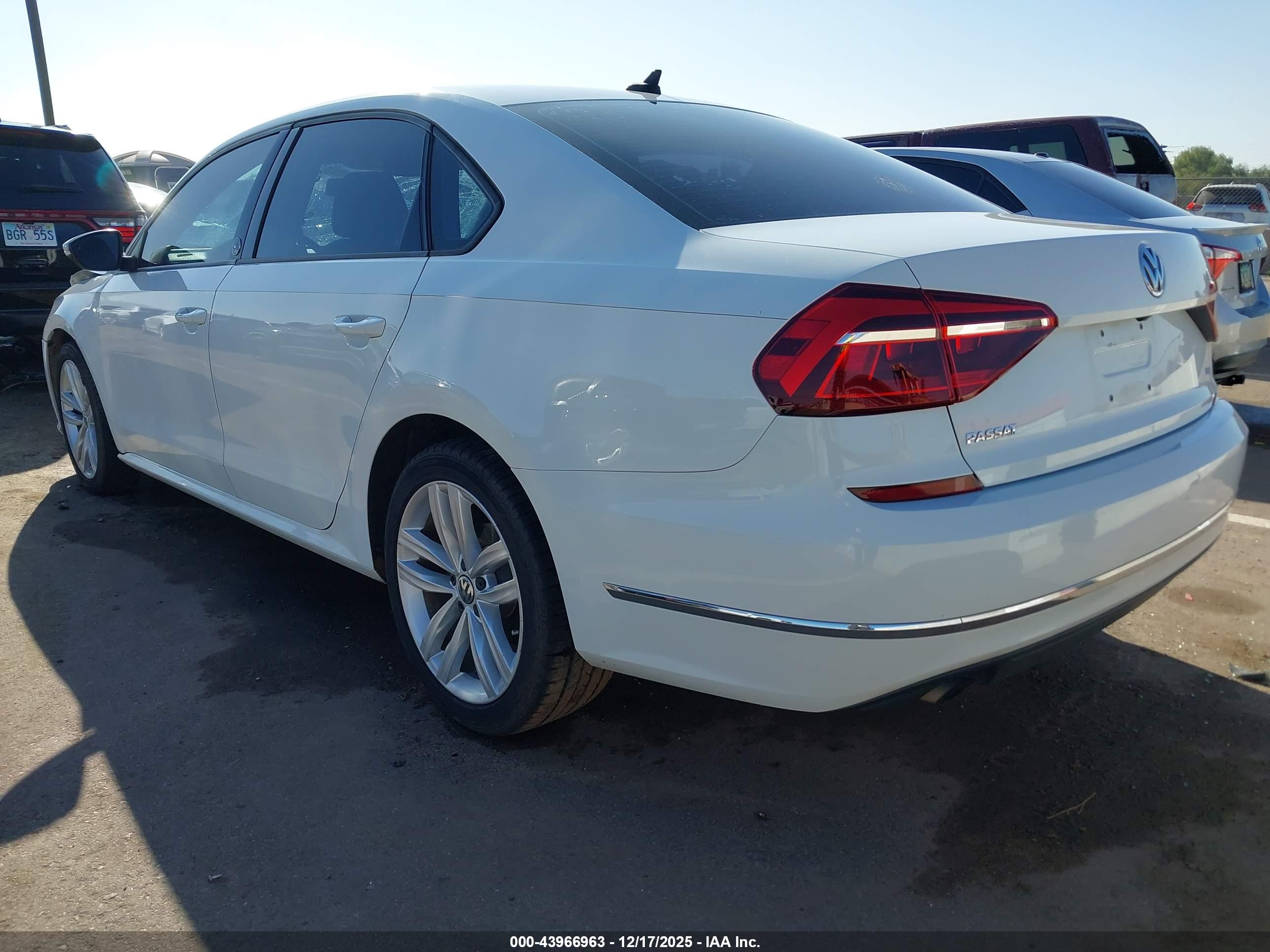VOLKSWAGEN PASSAT image 3