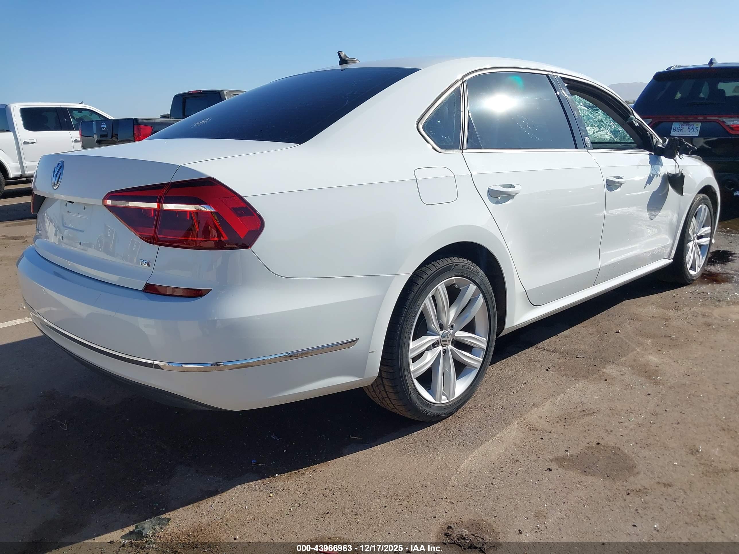 VOLKSWAGEN PASSAT image 4