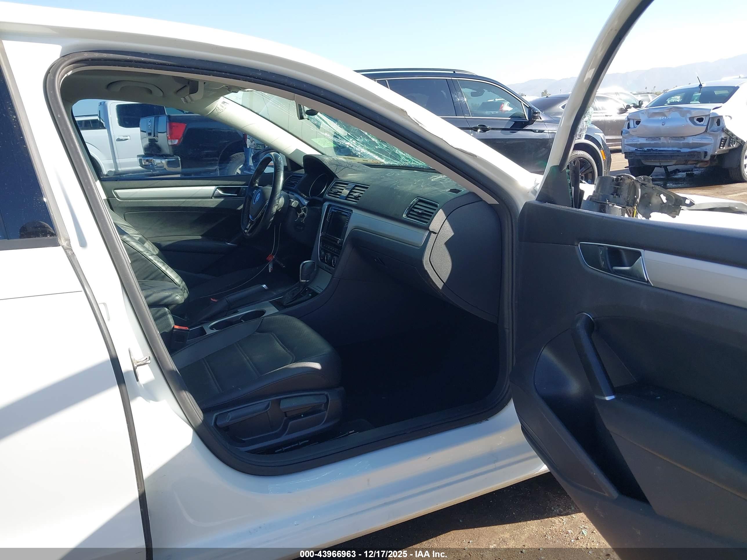 VOLKSWAGEN PASSAT image 5