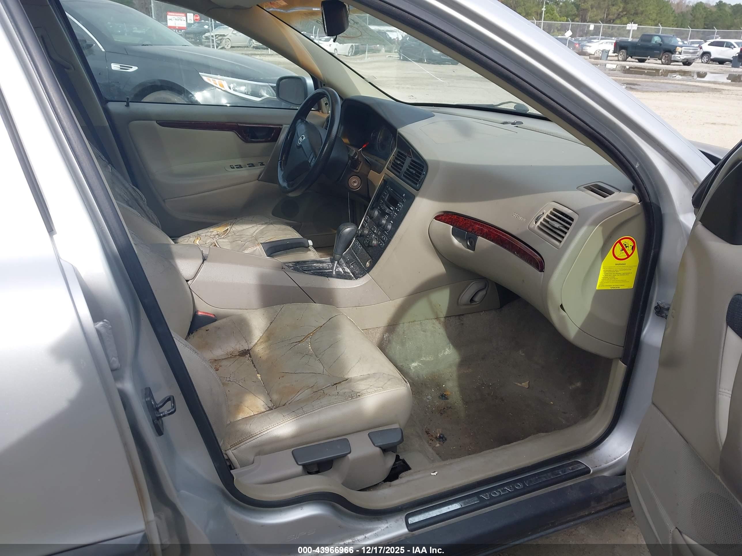 VOLVO S60 image 5