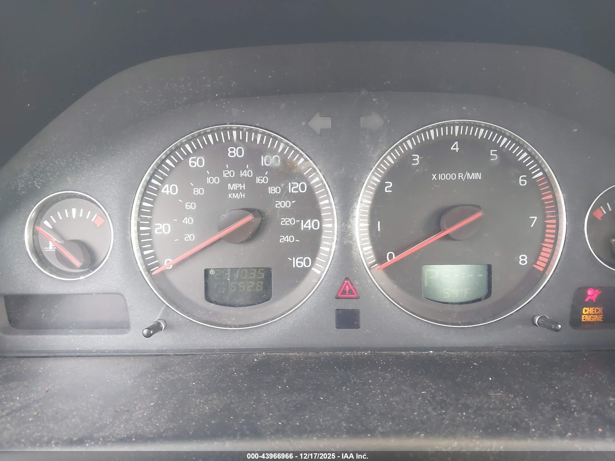 VOLVO S60 image 7