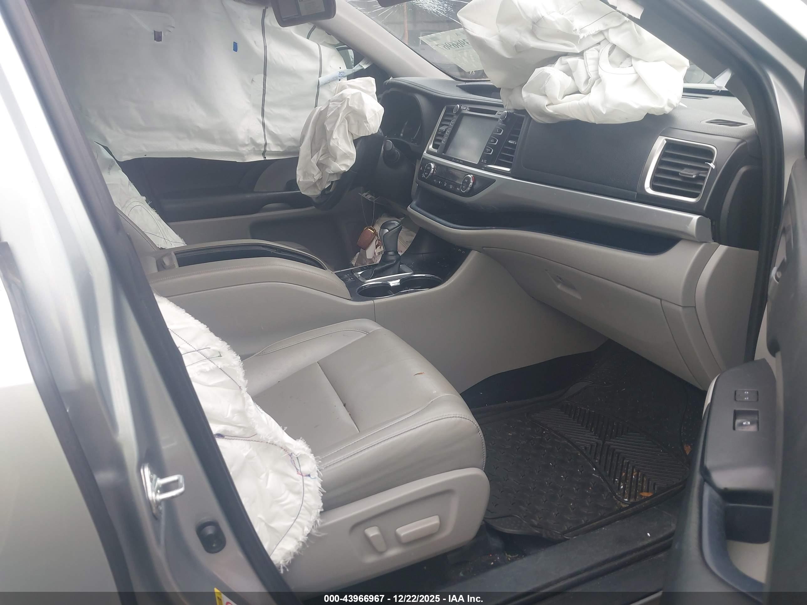 TOYOTA HIGHLANDER image 5