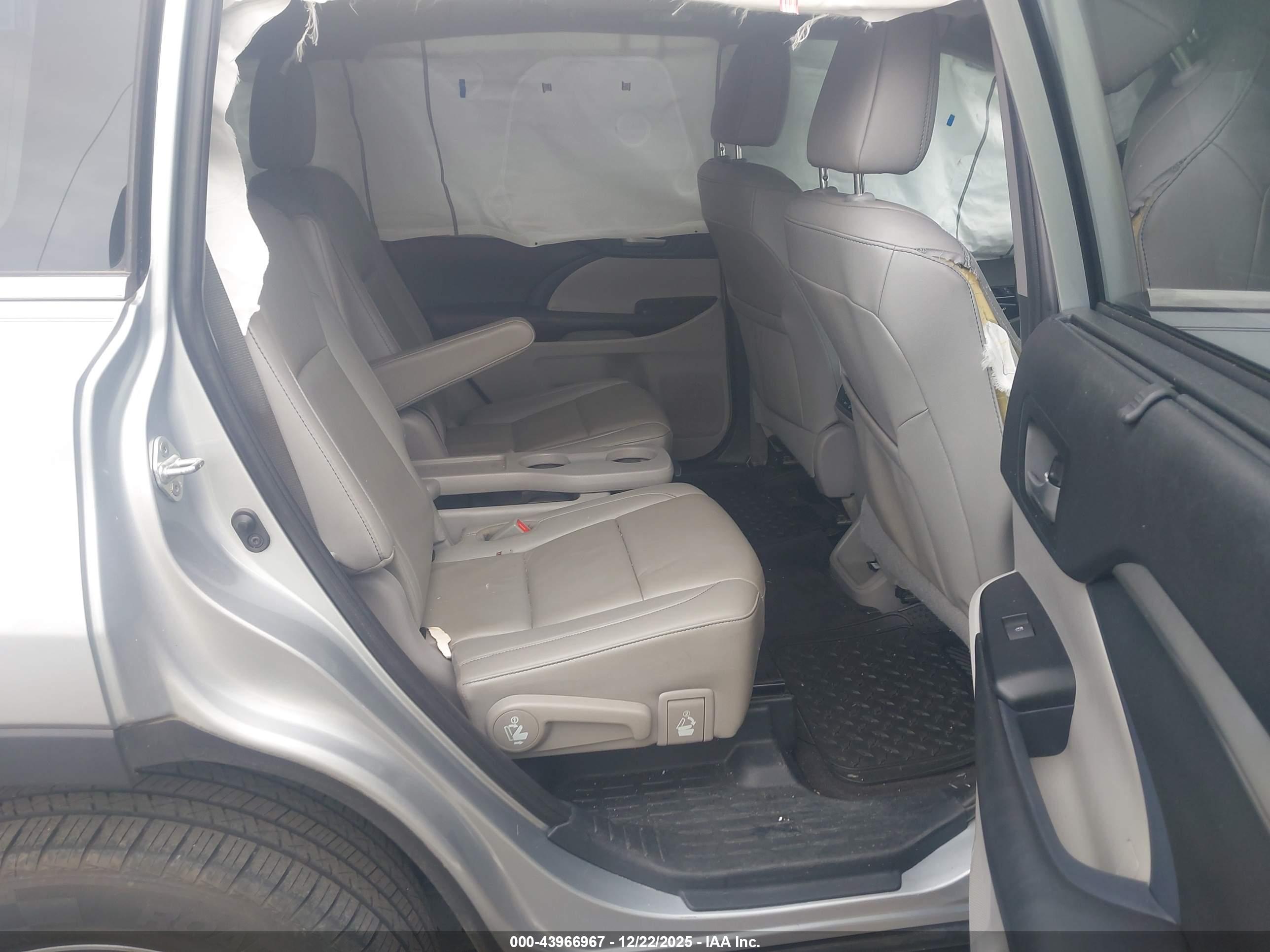 TOYOTA HIGHLANDER image 8