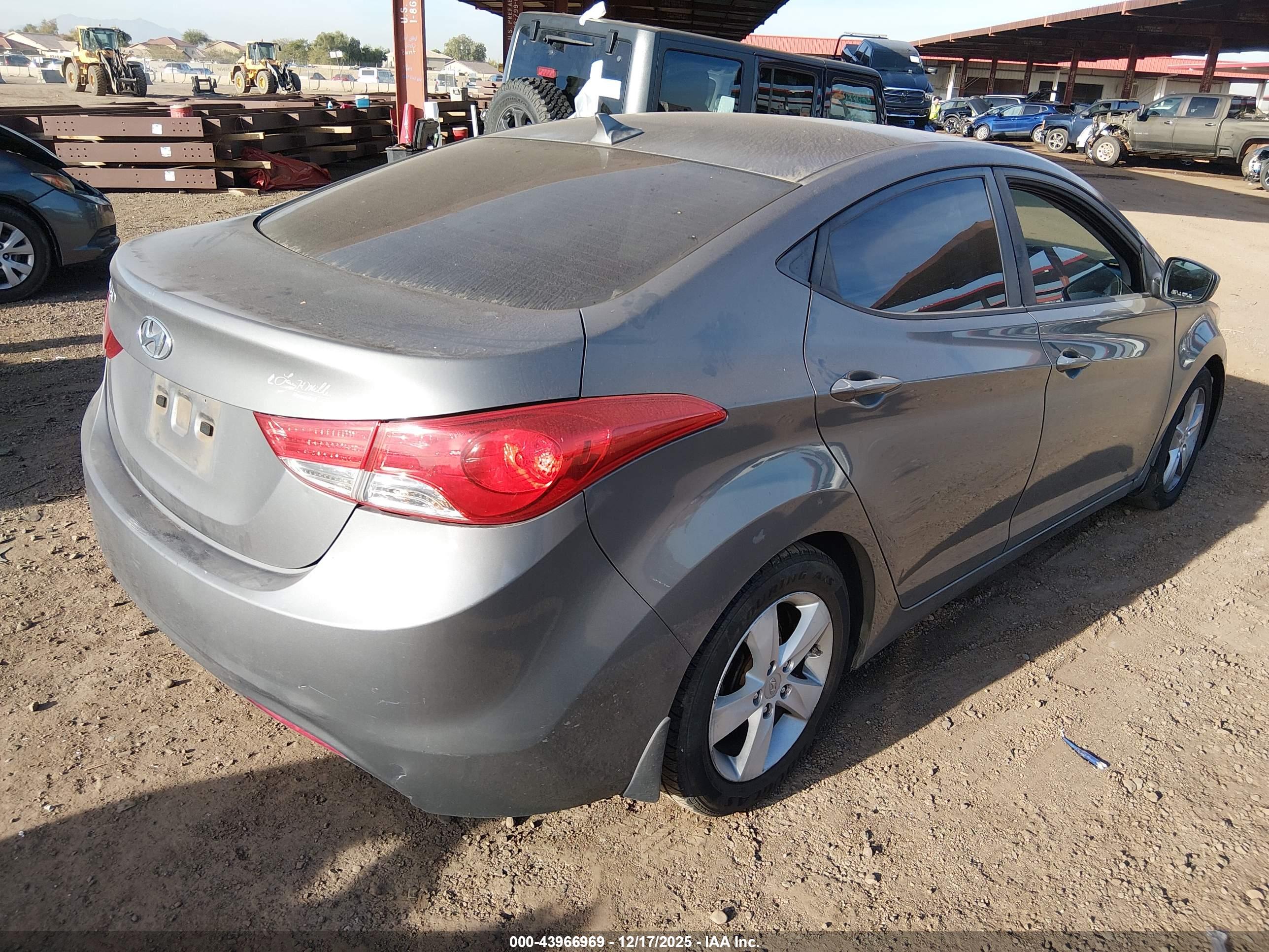 HYUNDAI ELANTRA image 4