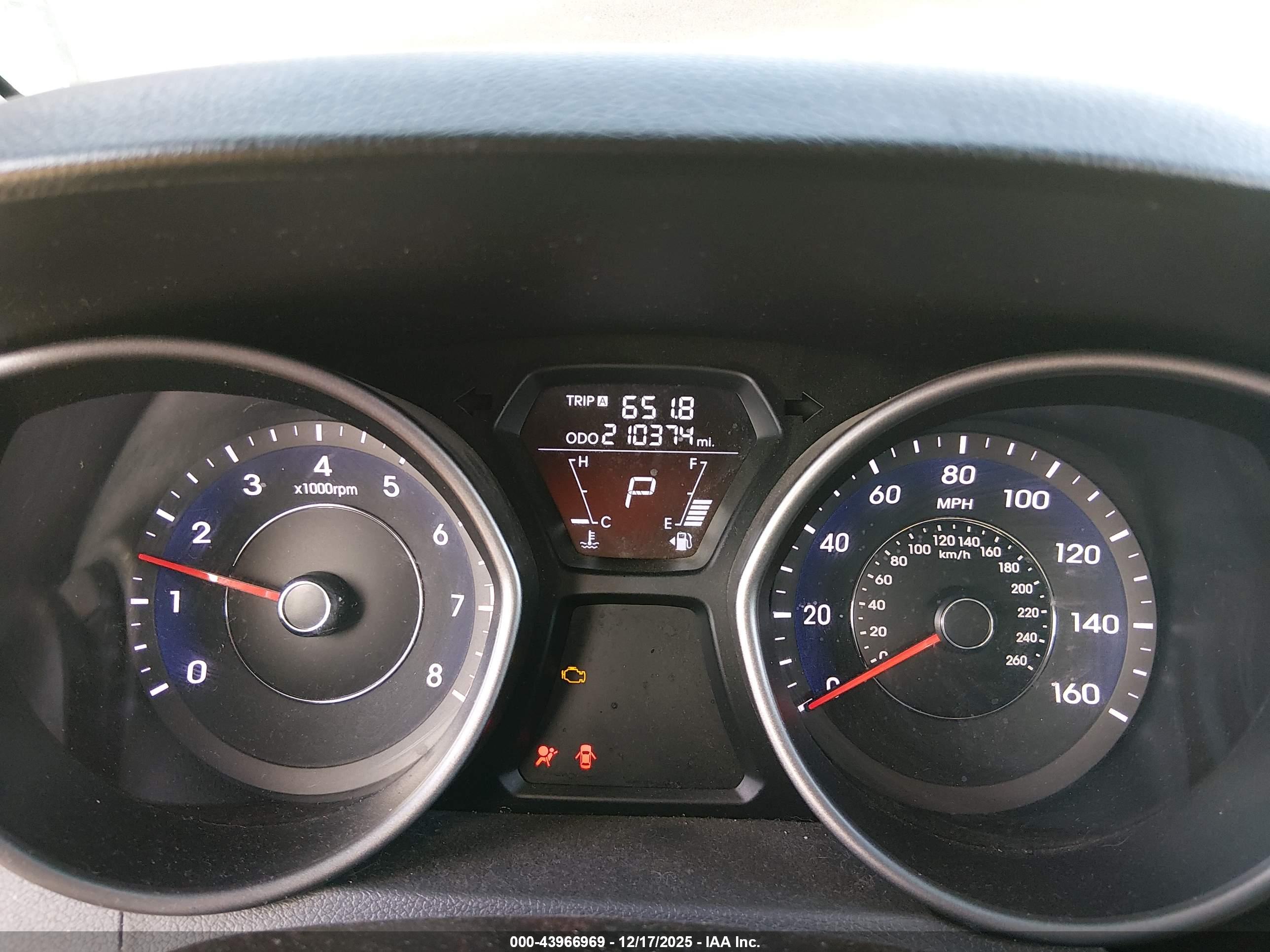 HYUNDAI ELANTRA image 7