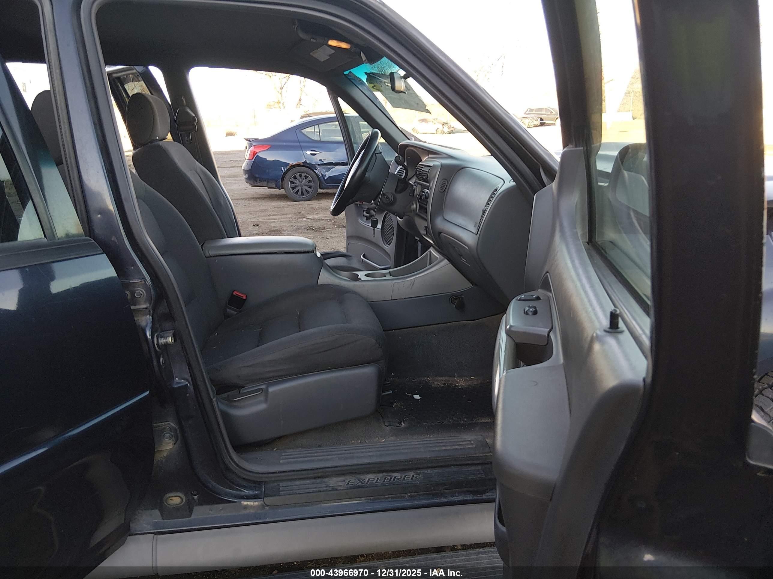FORD EXPLORER image 5