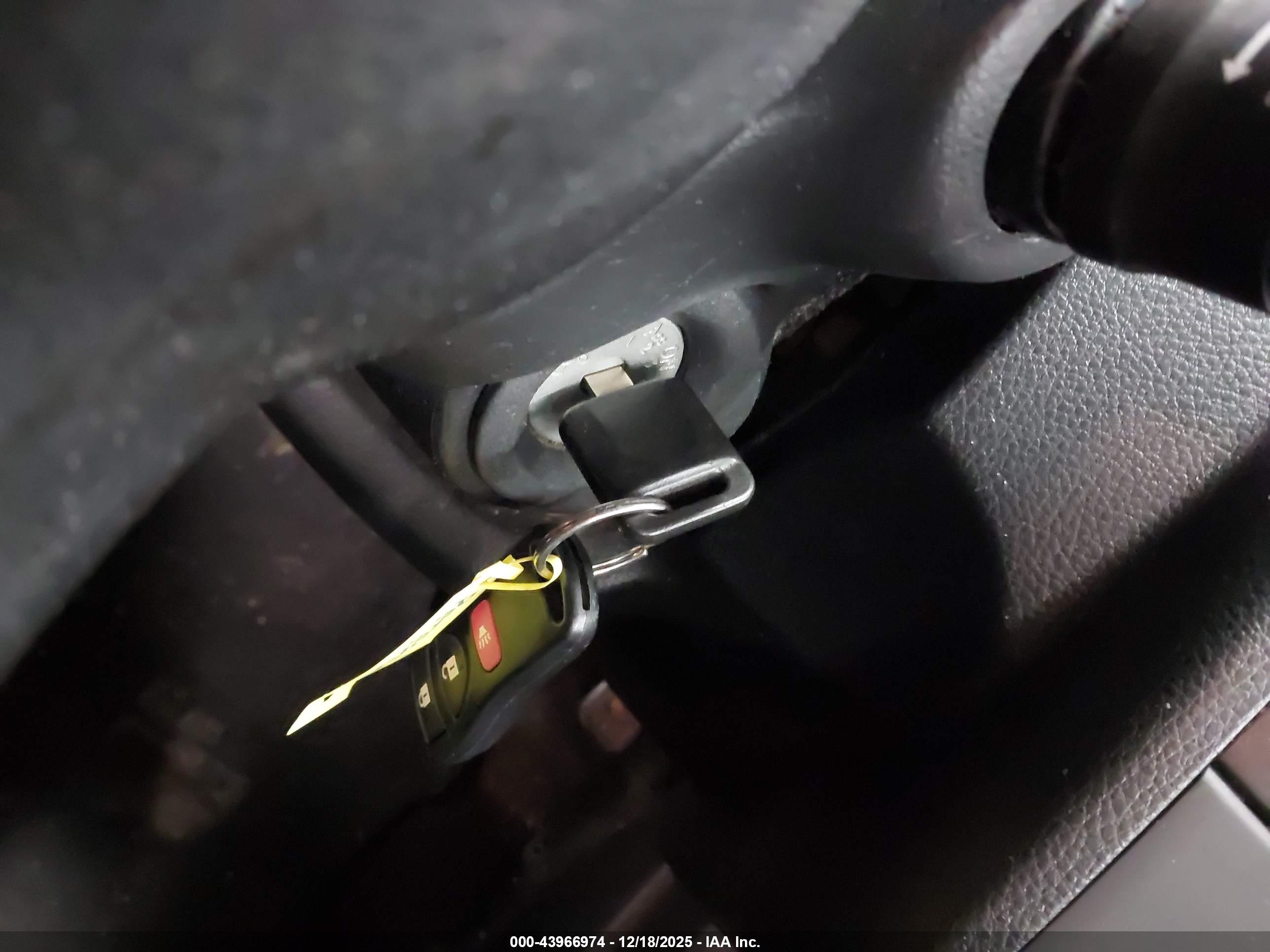 NISSAN VERSA image 11