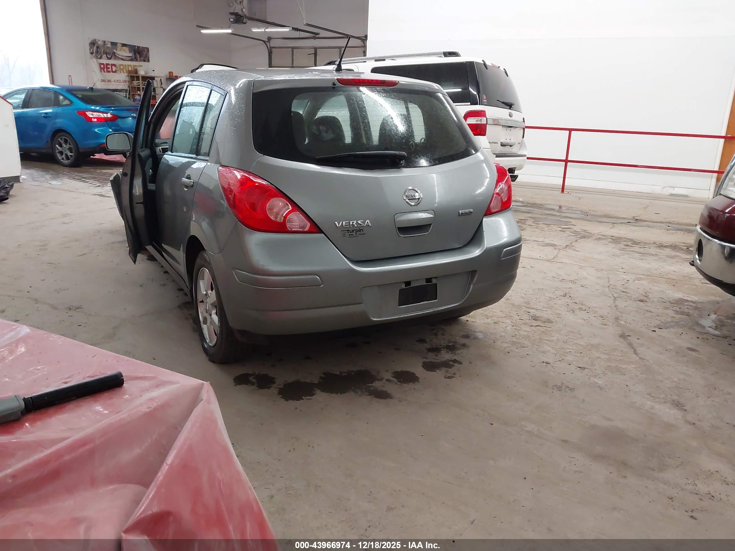 NISSAN VERSA image 3