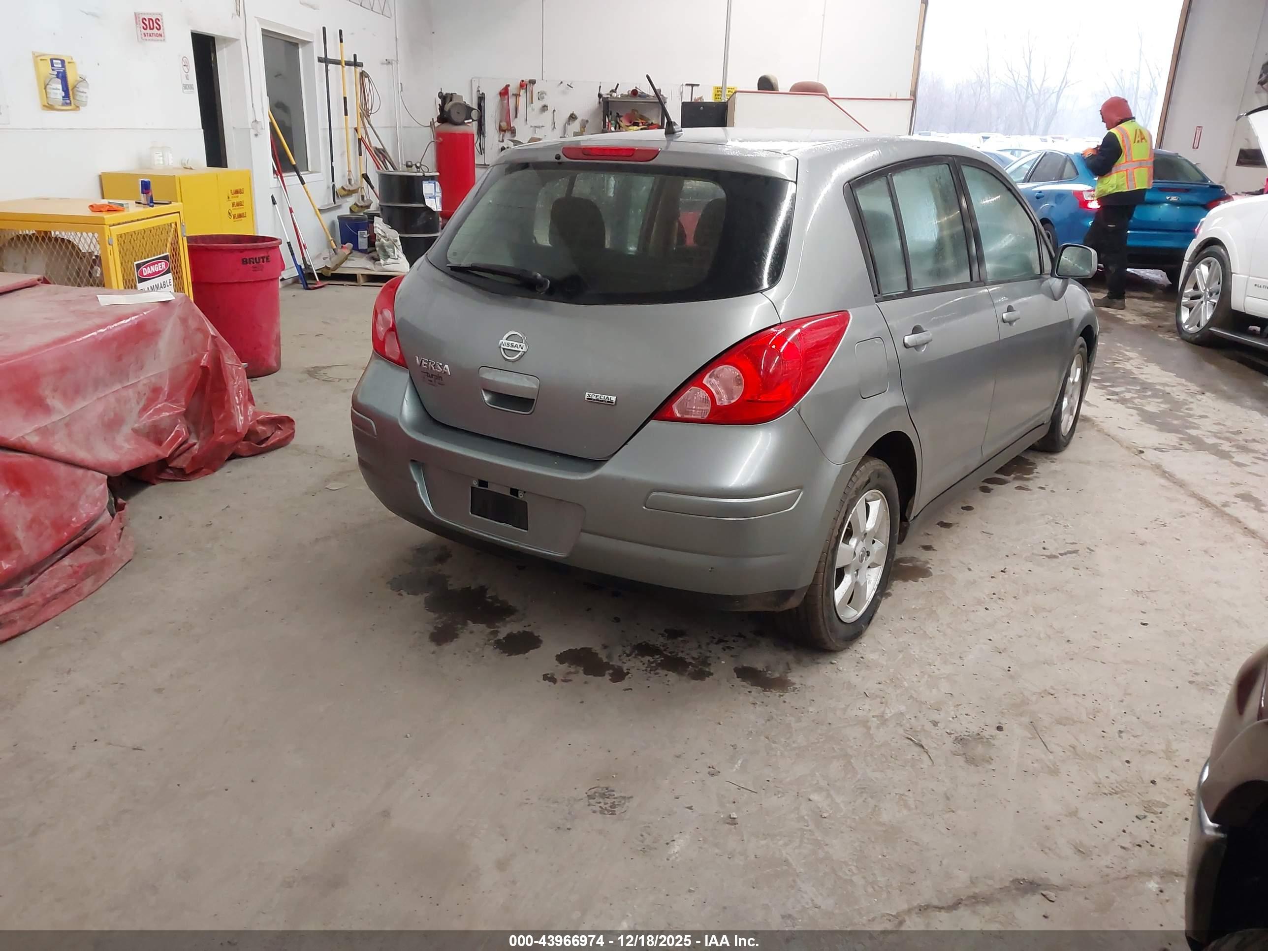 NISSAN VERSA image 4