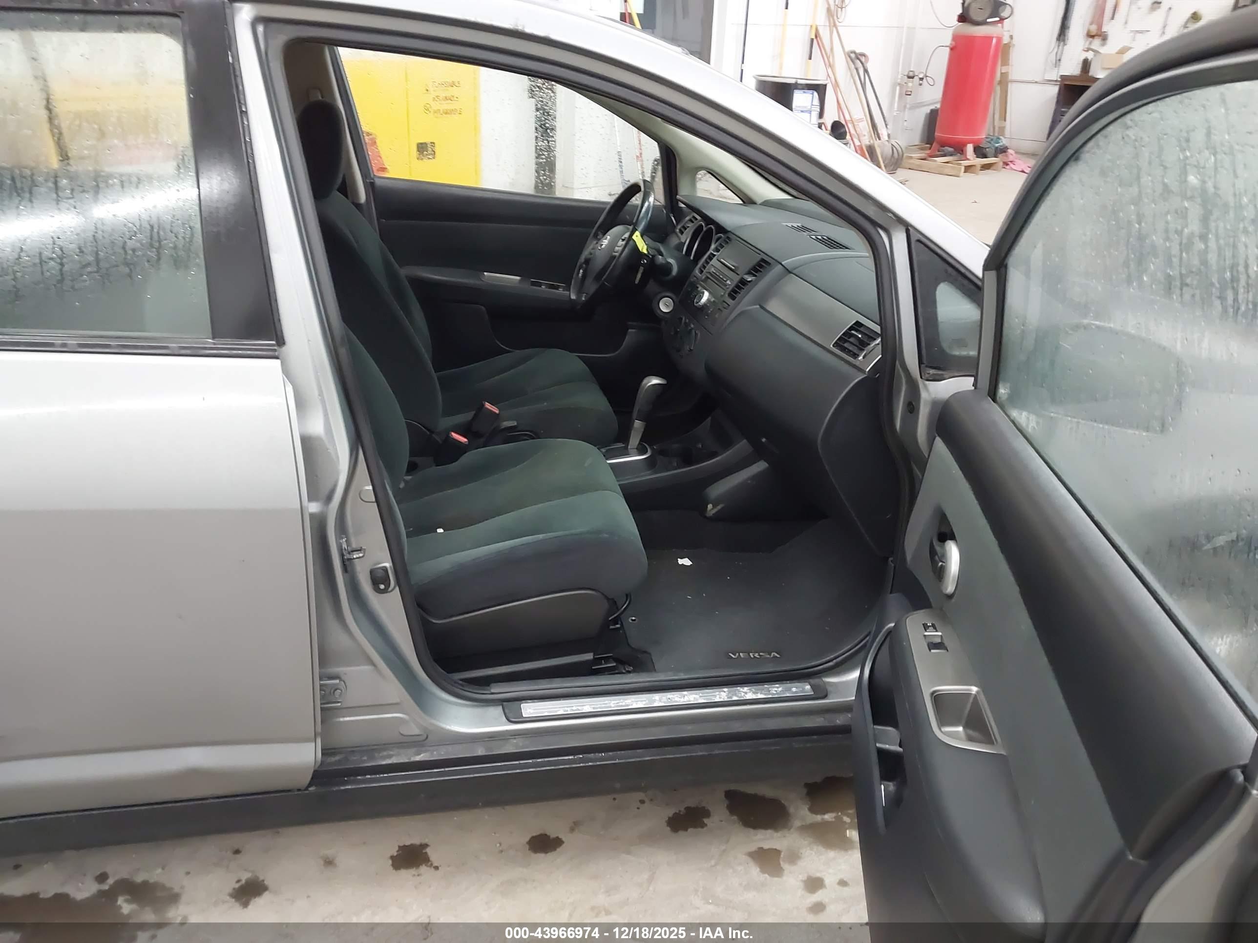NISSAN VERSA image 5