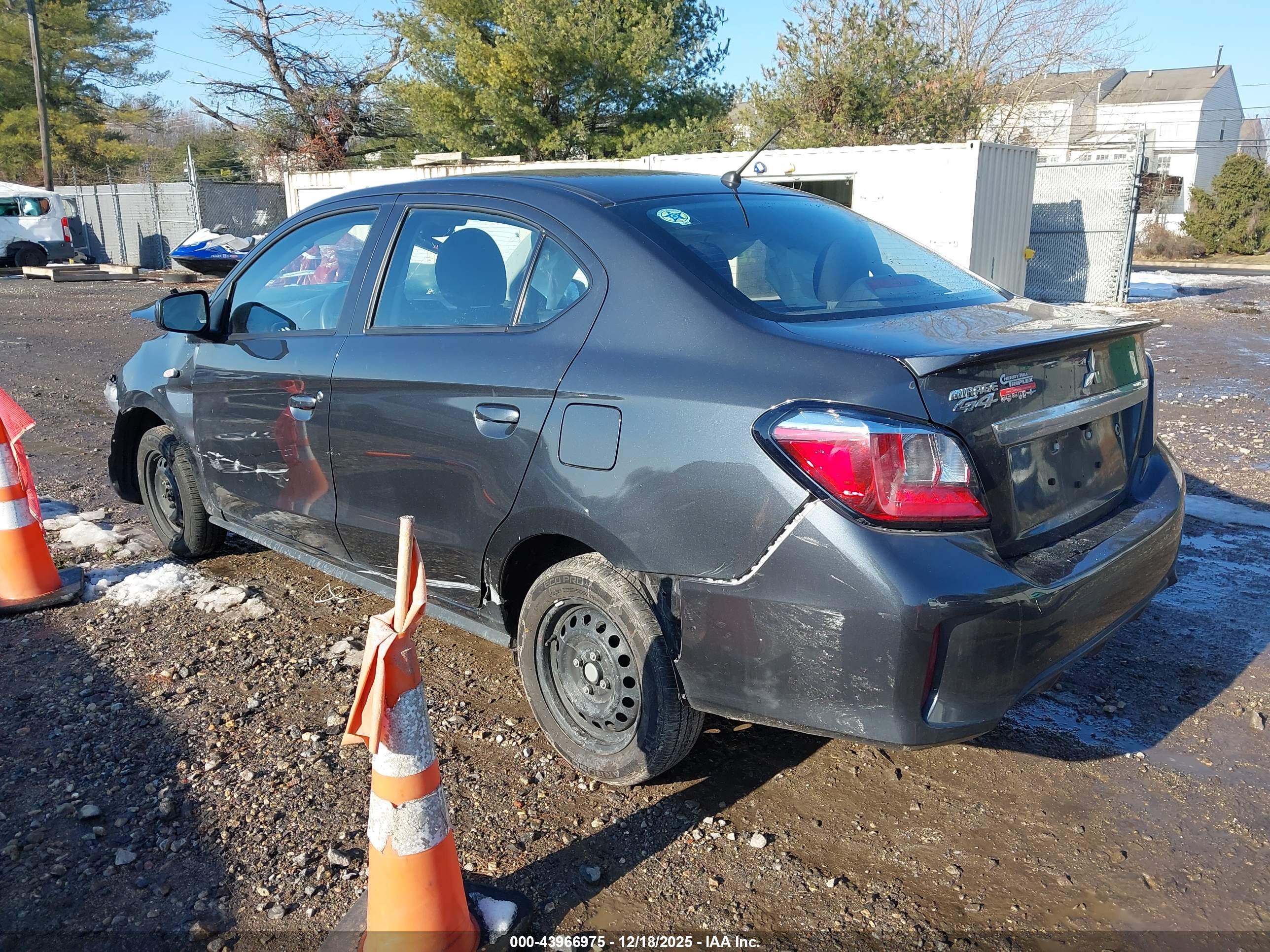 MITSUBISHI MIRAGE image 3